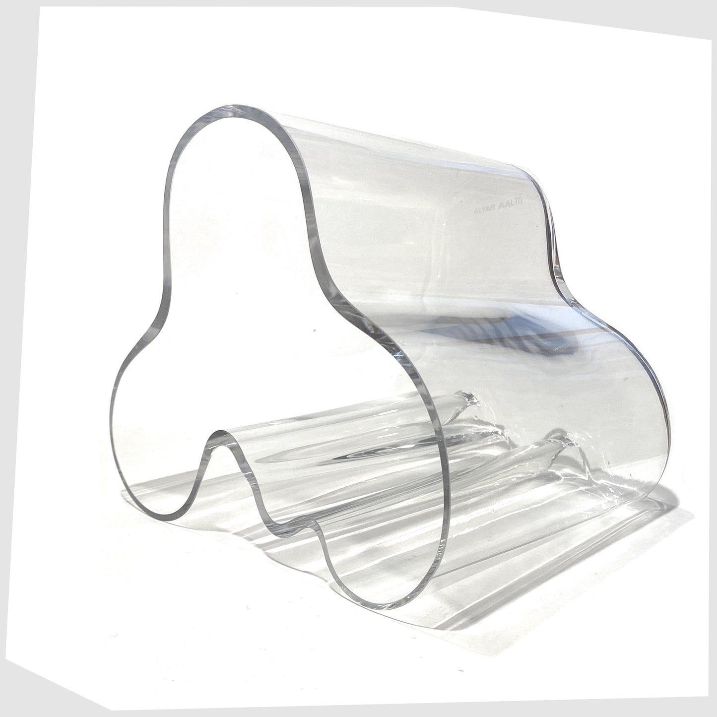 vintage iittala savoy vase designed by Alvar Aalto, clear glass vase with iconic waved edge, largest size of 160mm