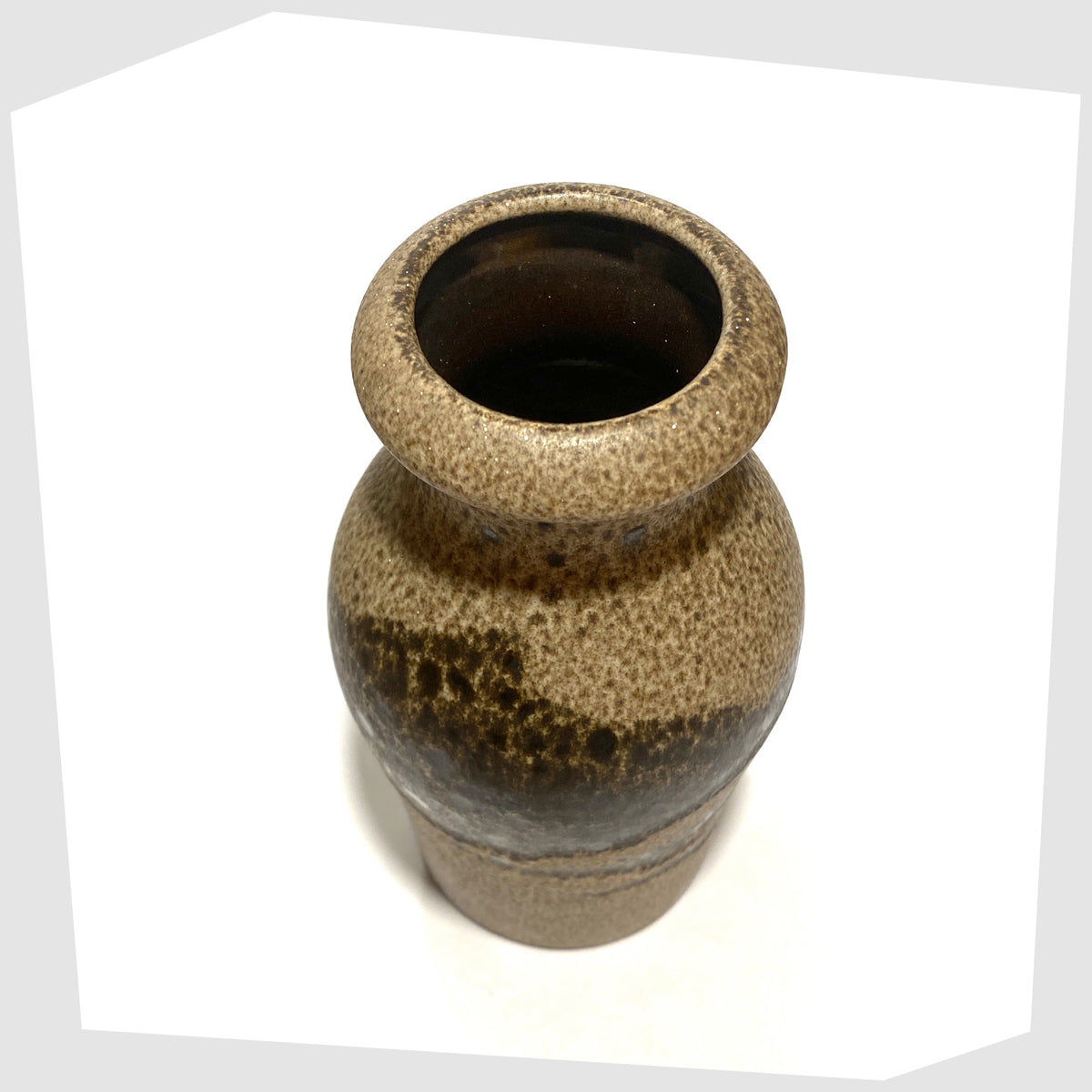 Top rim of the Scheurich Keramik 523-18 Vase with brutalist fat lava glaze, shown on a white background