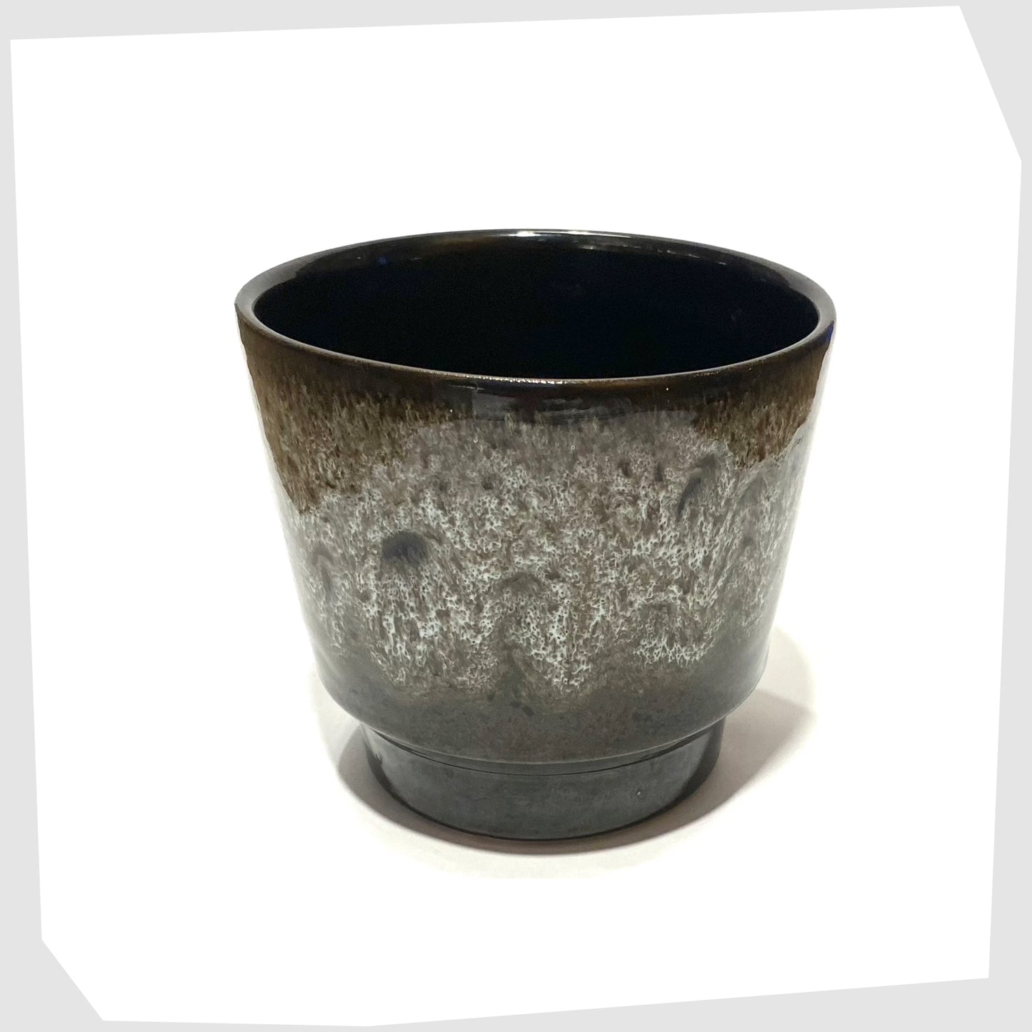 top rim of the west german pottery planter with grey fat lava glaze