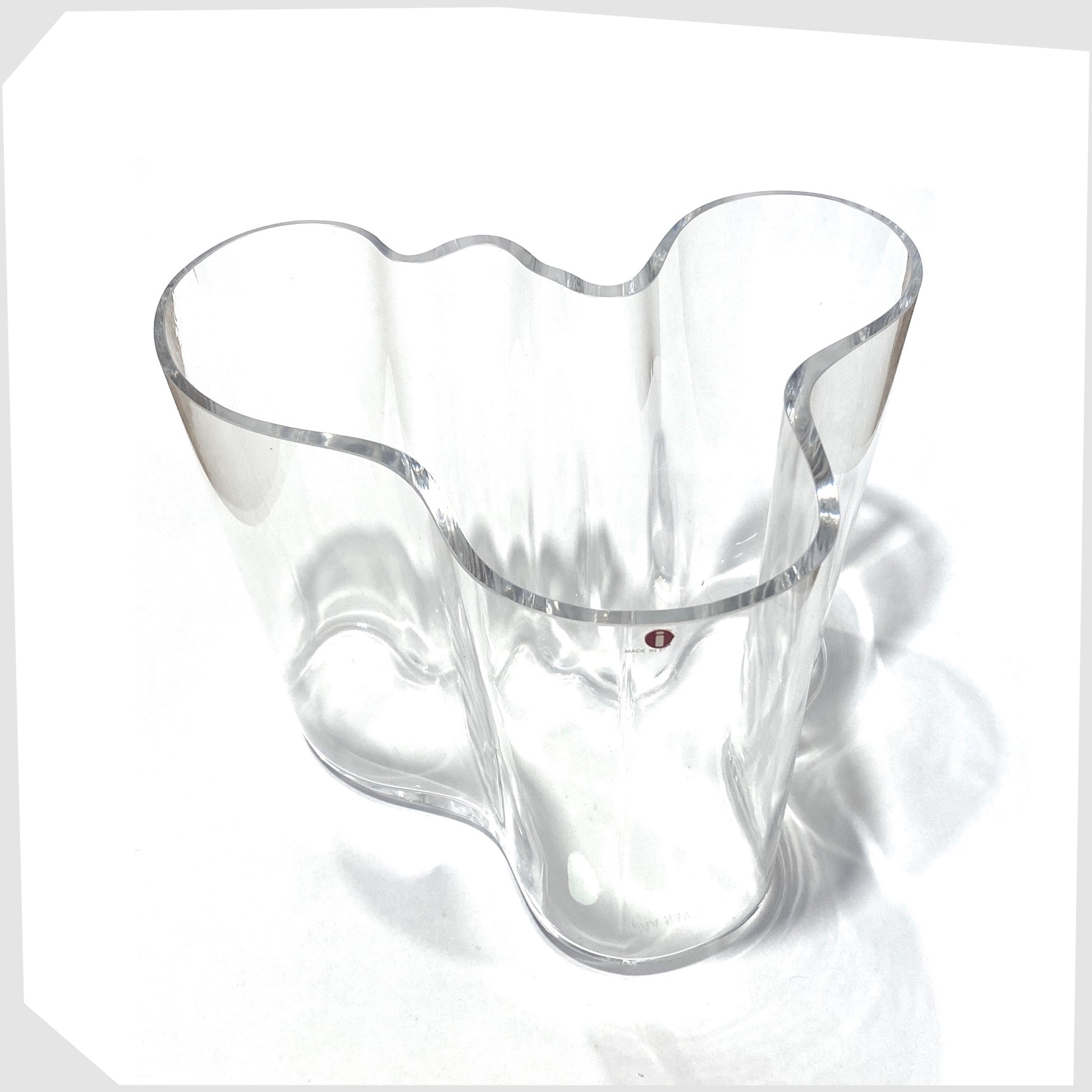 iittala savoy vase designed by Alvar Aalto, clear glass vase with iconic waved edge, 160mm in size