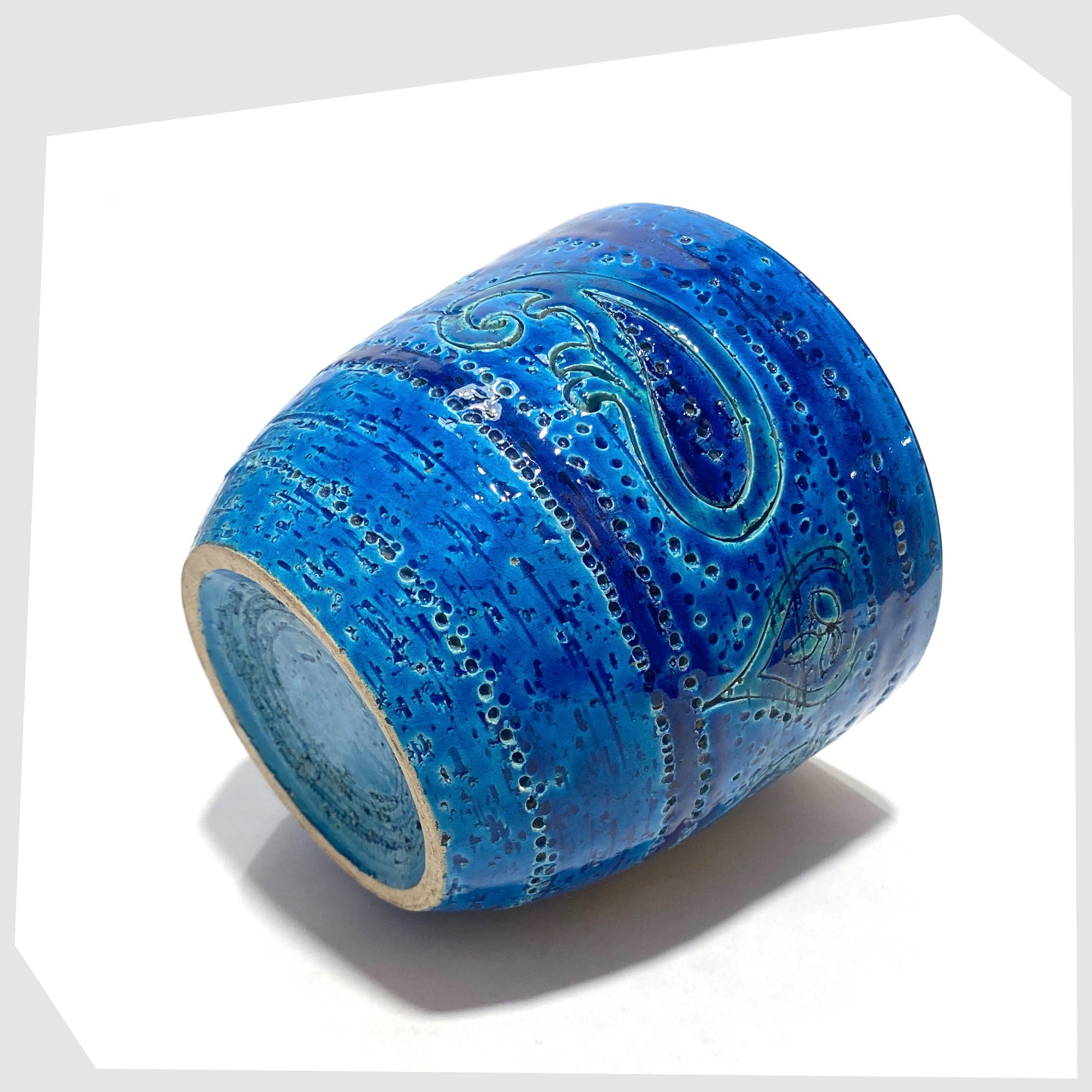 Side profile of the Bitossi Liberty Planter in rimini blue glaze with flowing paisley pattern shown on a white background