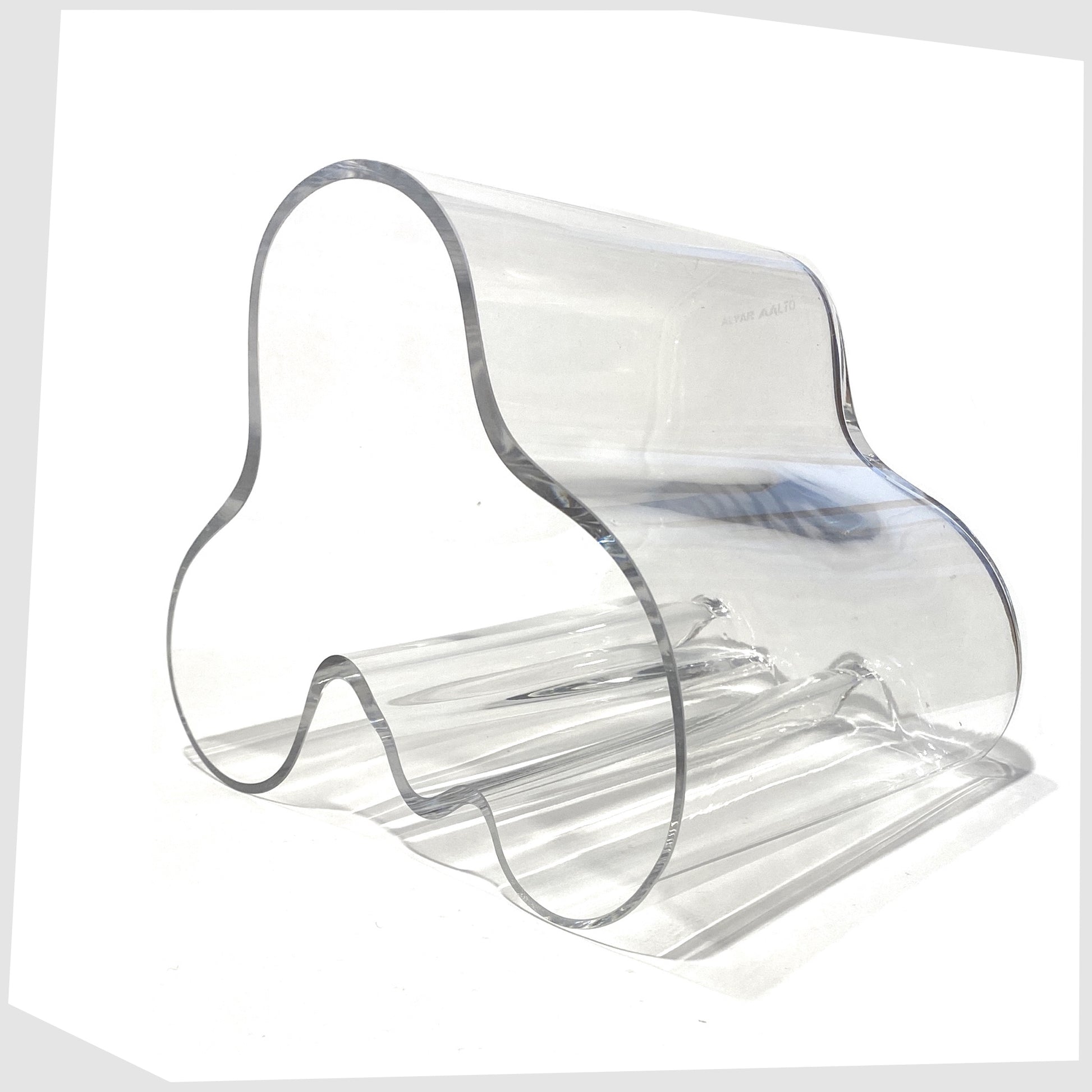 vintage iittala savoy vase designed by Alvar Aalto, clear glass vase with iconic waved edge, largest size of 160mm