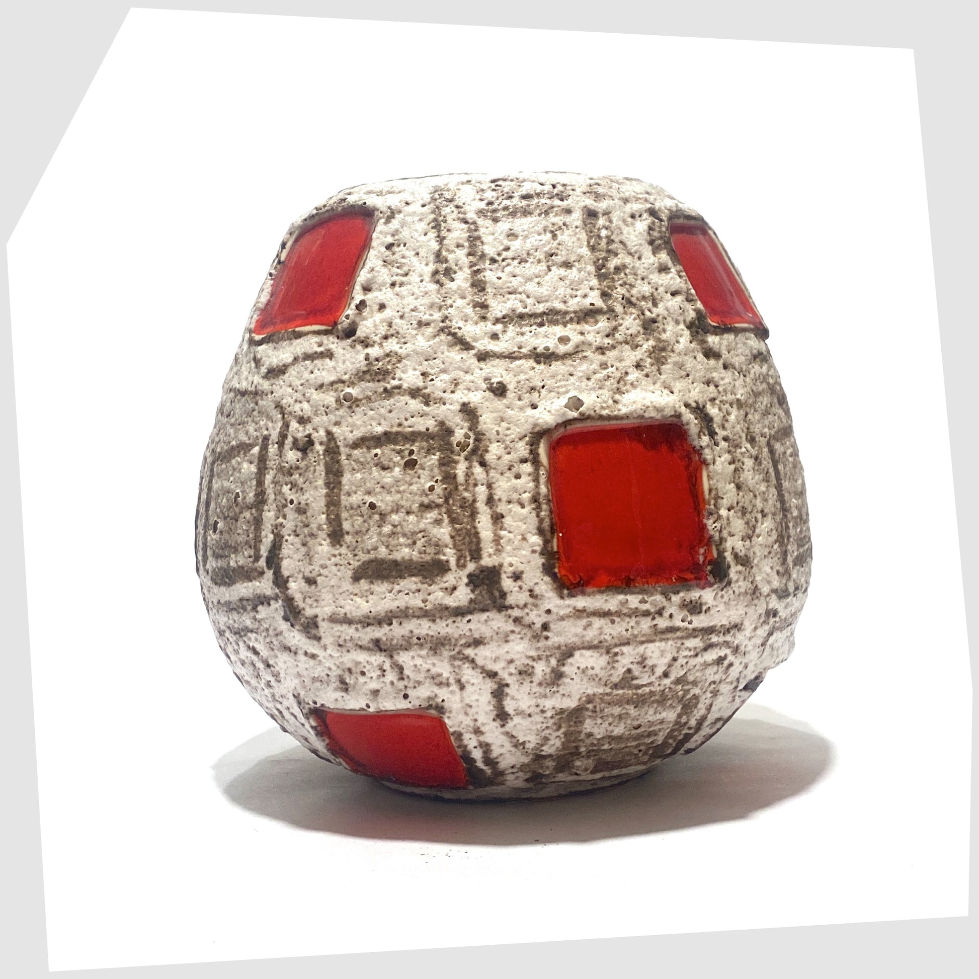 Schlossberg Keramik 259-14 Vase in light coloured fat lava with red squares
