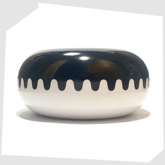 black and white clam ashtray designed by alan fletcher in 1972