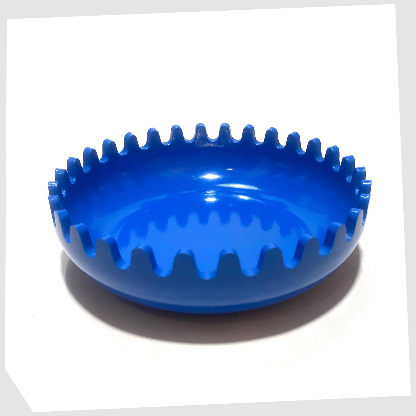 Alan Fletcher Clam Ashtray in Blue colourway