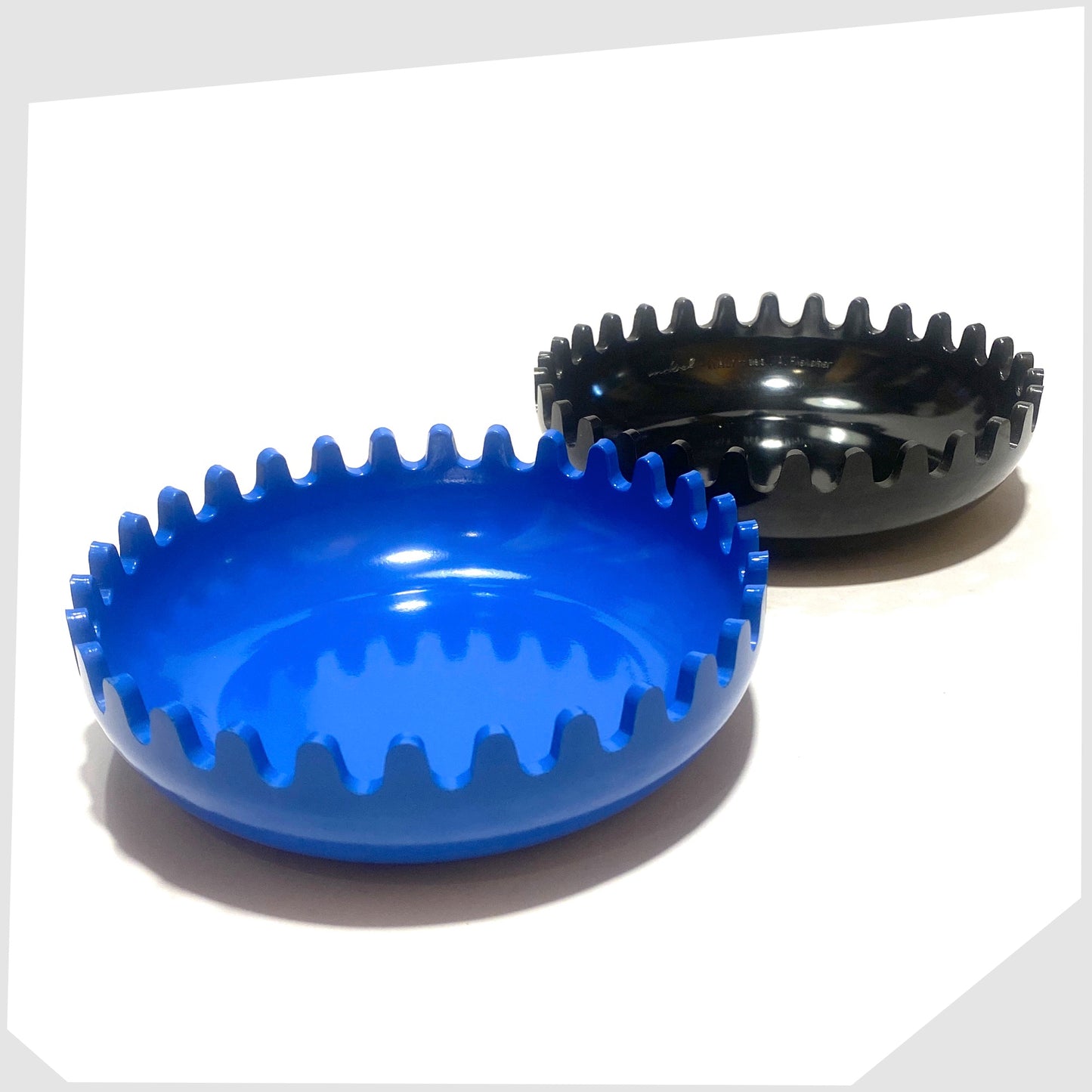 1972 Clam Ashtray designed by Alan Fletcher, one bold blue Pentagram clam and one black Mebel clam