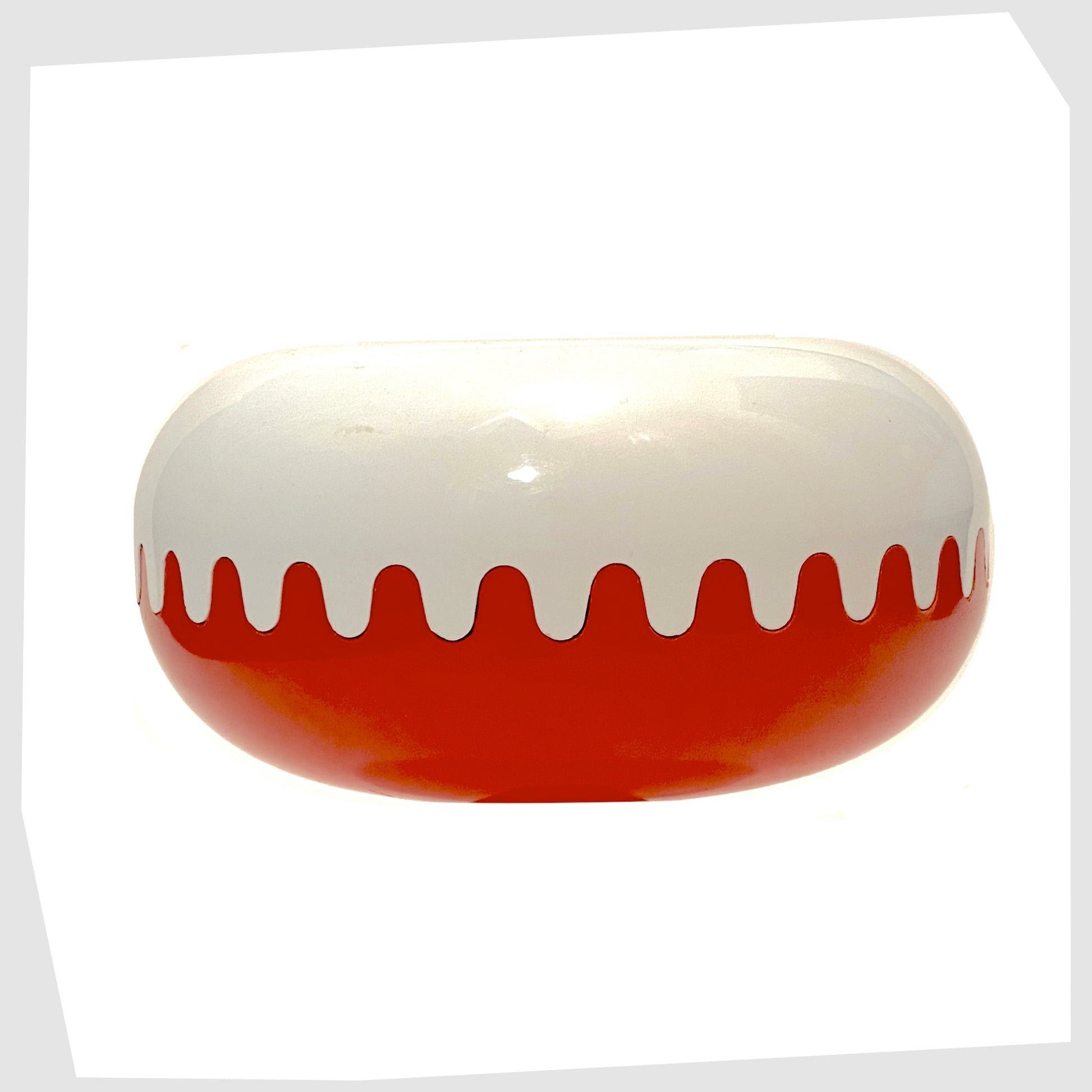 red-and-white-clam-ashtray-desinged-by-alan-fletcher