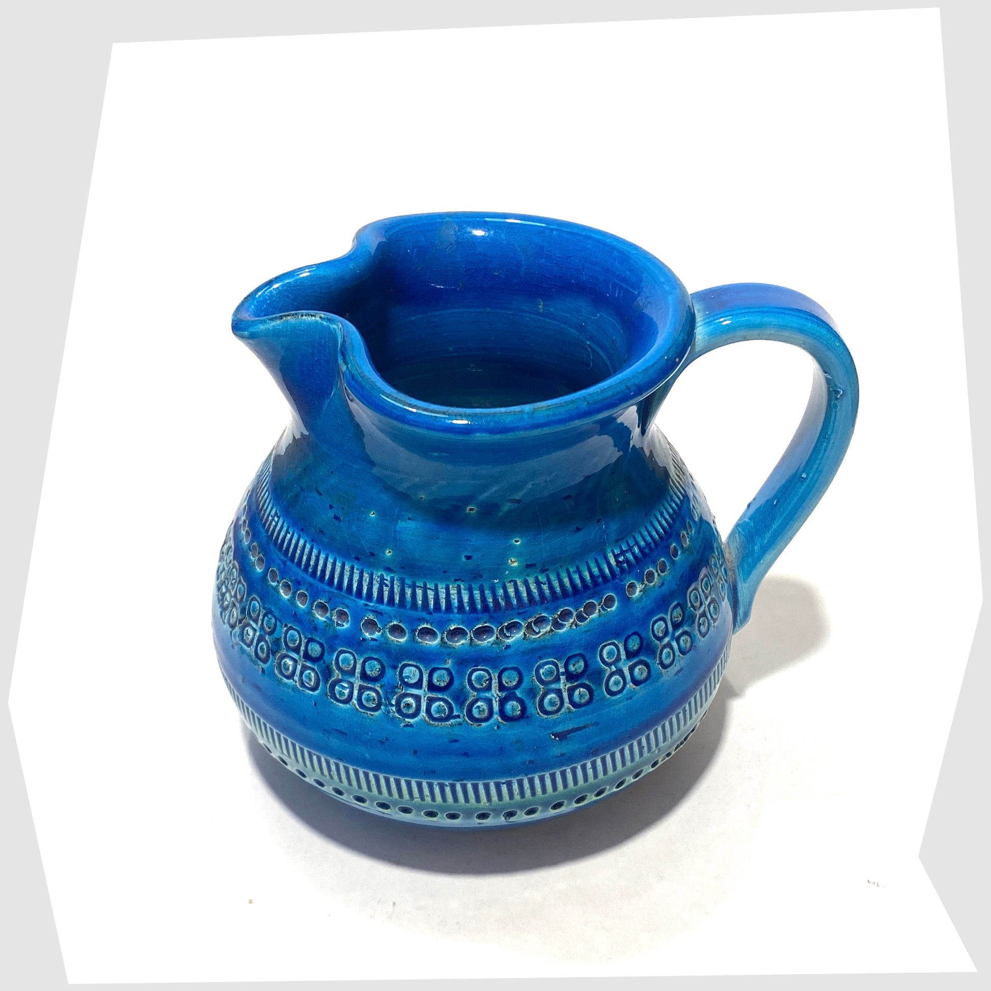 Pinched rim of the Flavia Montelupo/Bitossi Vase, shown on a white background