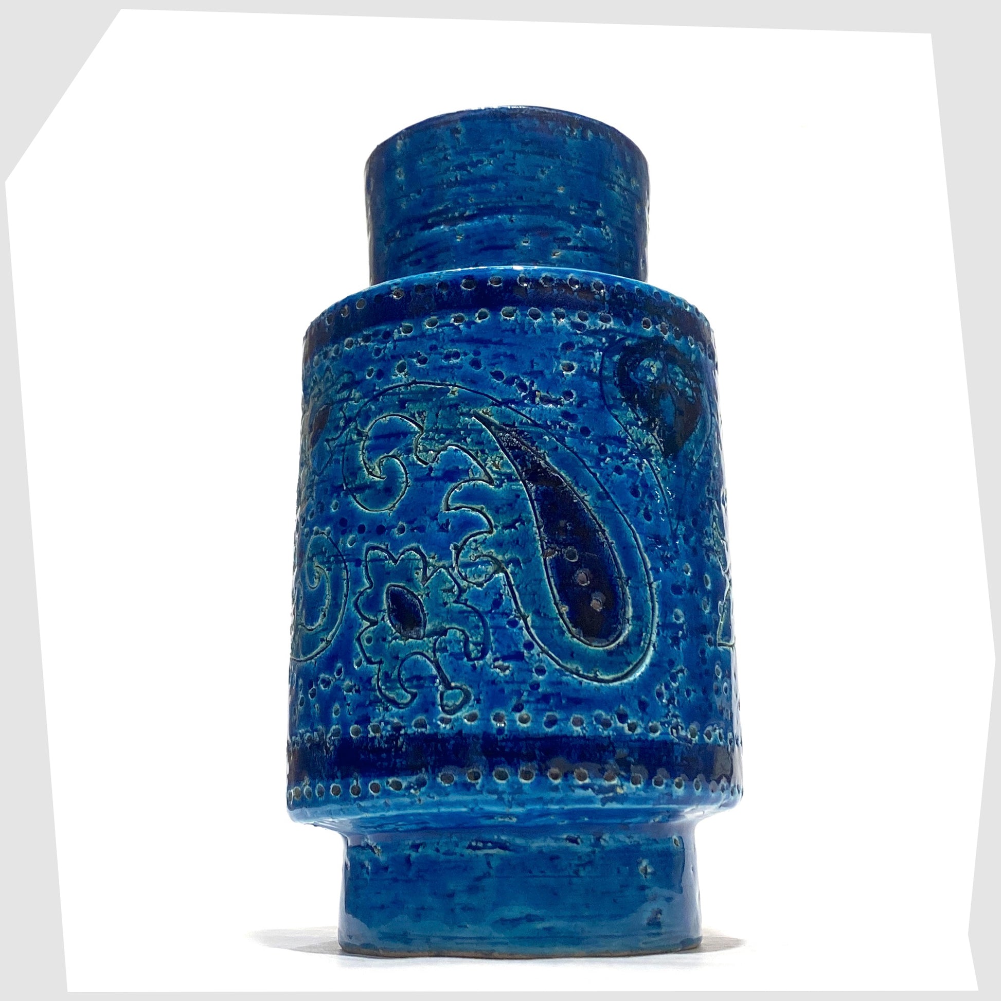 1960s Bitossi Liberty Vase in rimini blu glaze, designed by Aldo Londi, featuring a central band of impressed aisley patterns, shown on a white background