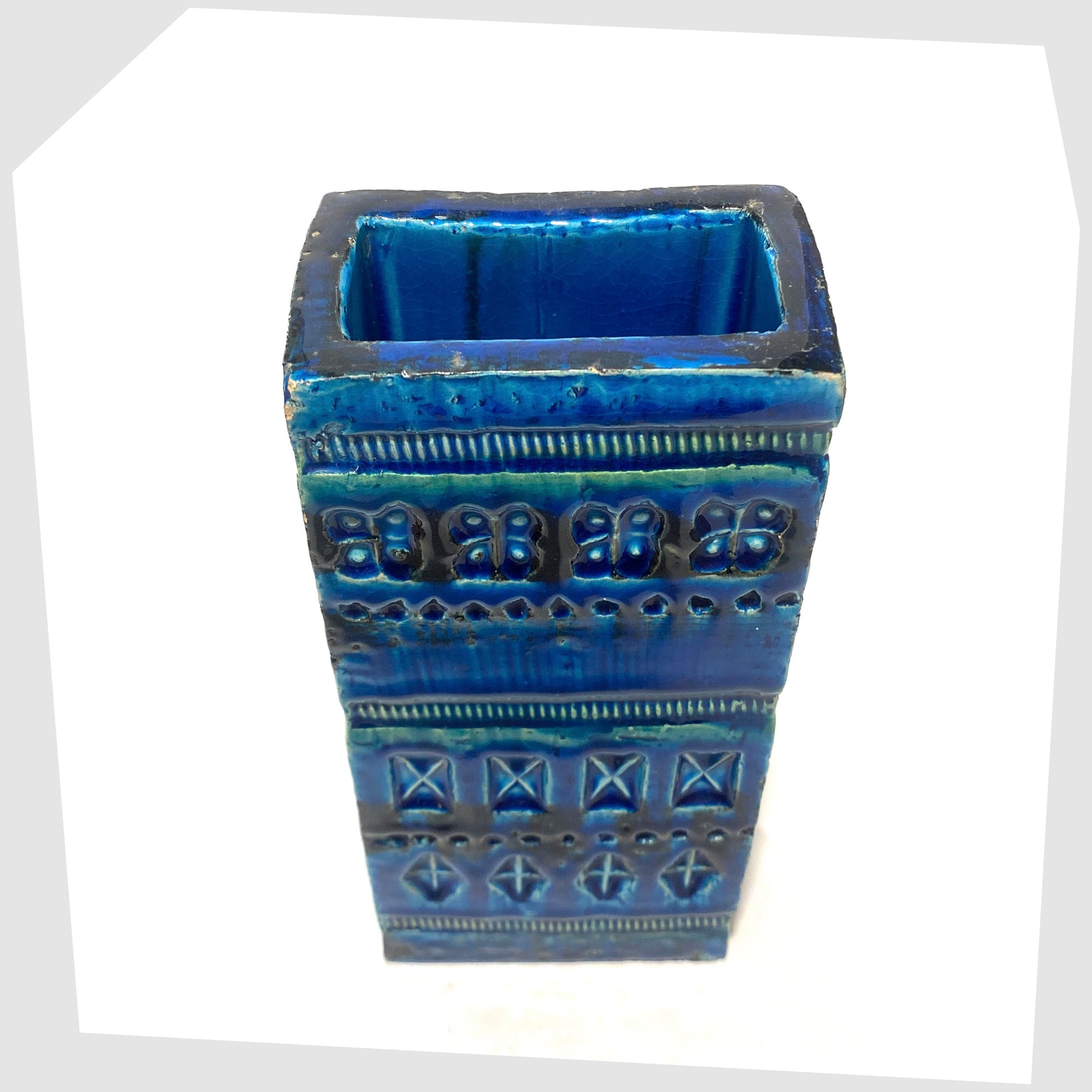 Overhead view of the Bitossi Rimini Blu Brick Vase, designed by Aldo Londi, shown on a white background