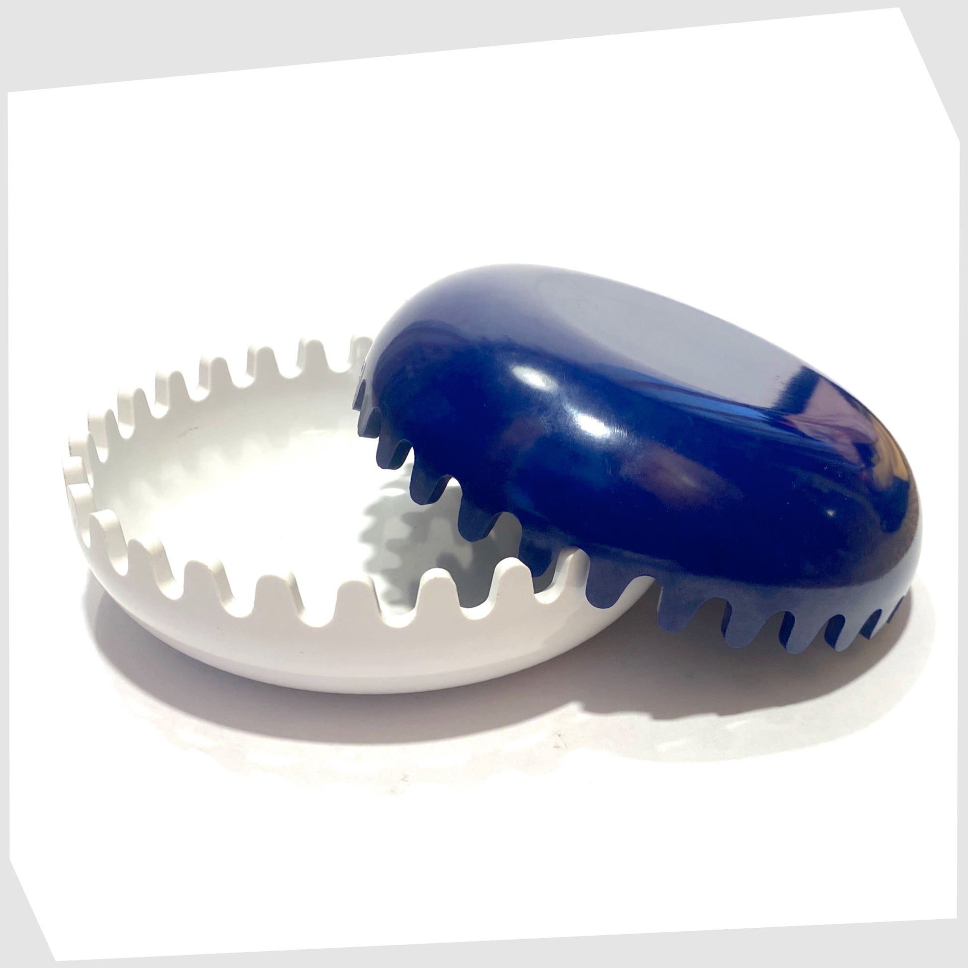 alan fletcher clam ashtray in navy blue and white designed by pentagram design and mebel