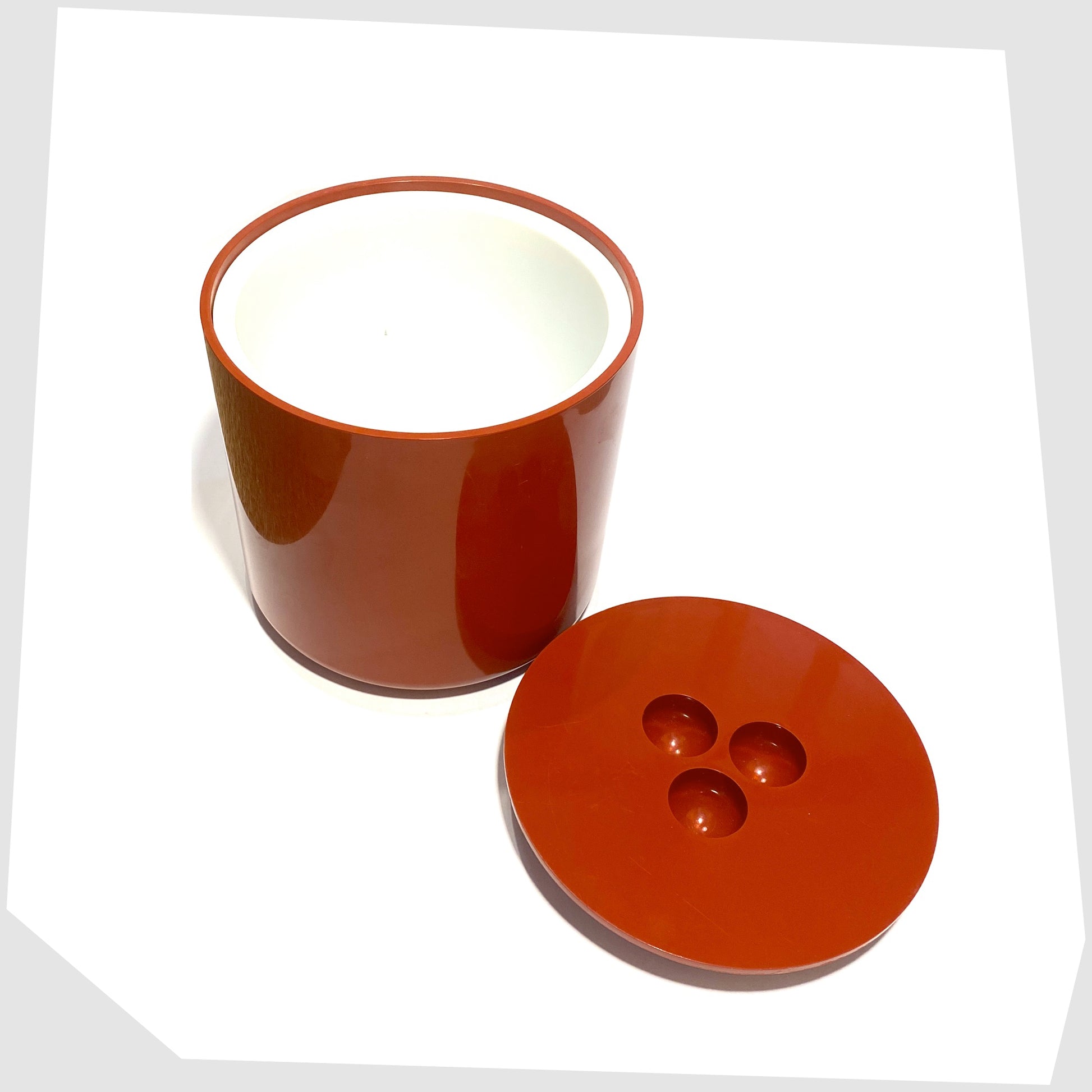 white inner liner of the crayonne input ice bucket in burgundy red