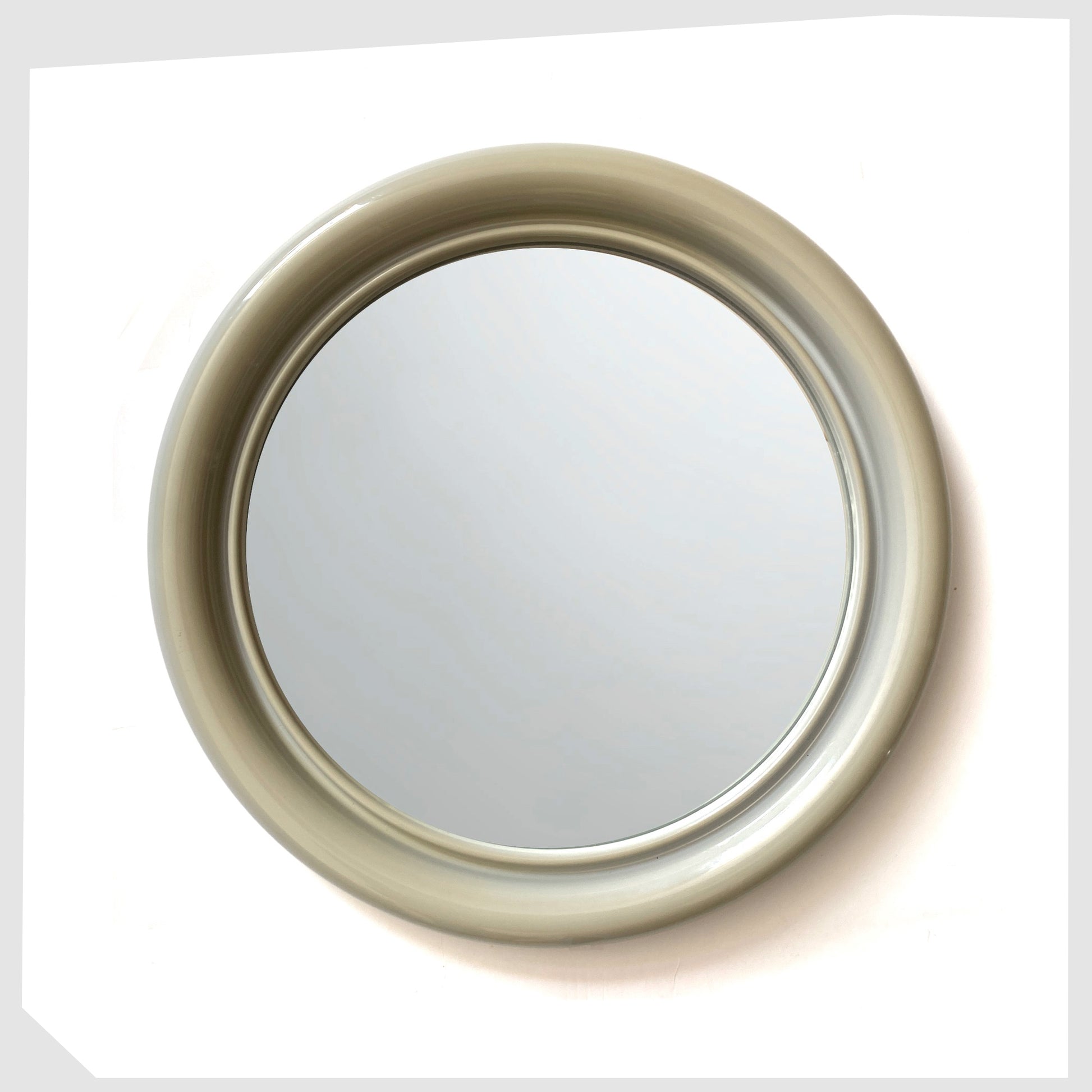 vintage-crayonne-wall-mirror-circular-in-dove-grey