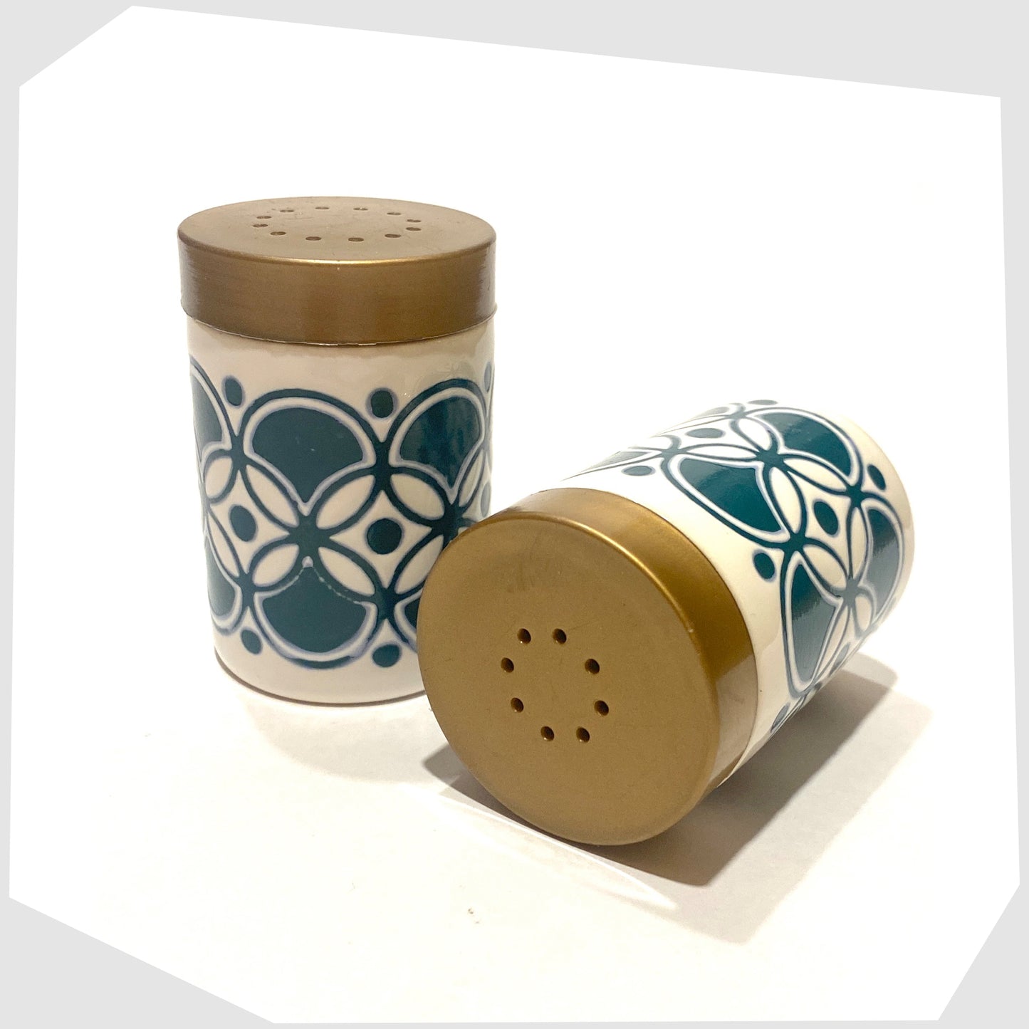 1977 hornsea pottery salt and pepper set in white with teal geometric pattern