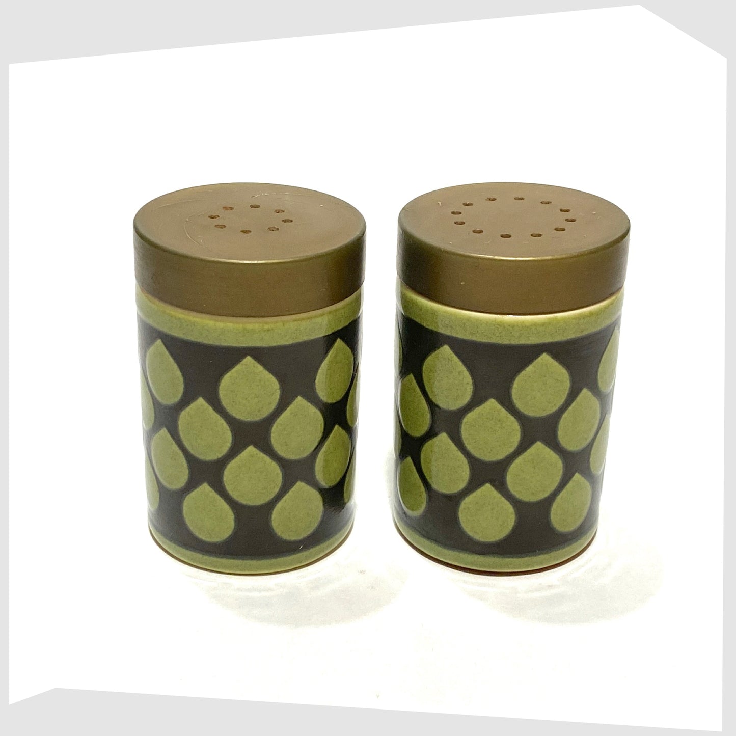 1977 Hornsea Pottery Raindrop Cruet set, in green glaze with black raindrop design, finished with gold lids
