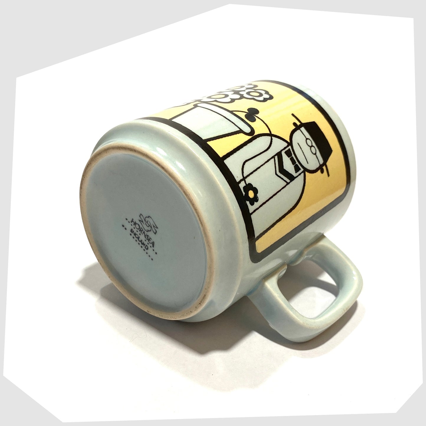 base of the vintage Hornsea Pottery The Worlds Best Gardener Mug, featuring a playful illustration of a gardener alongside his wilting plants