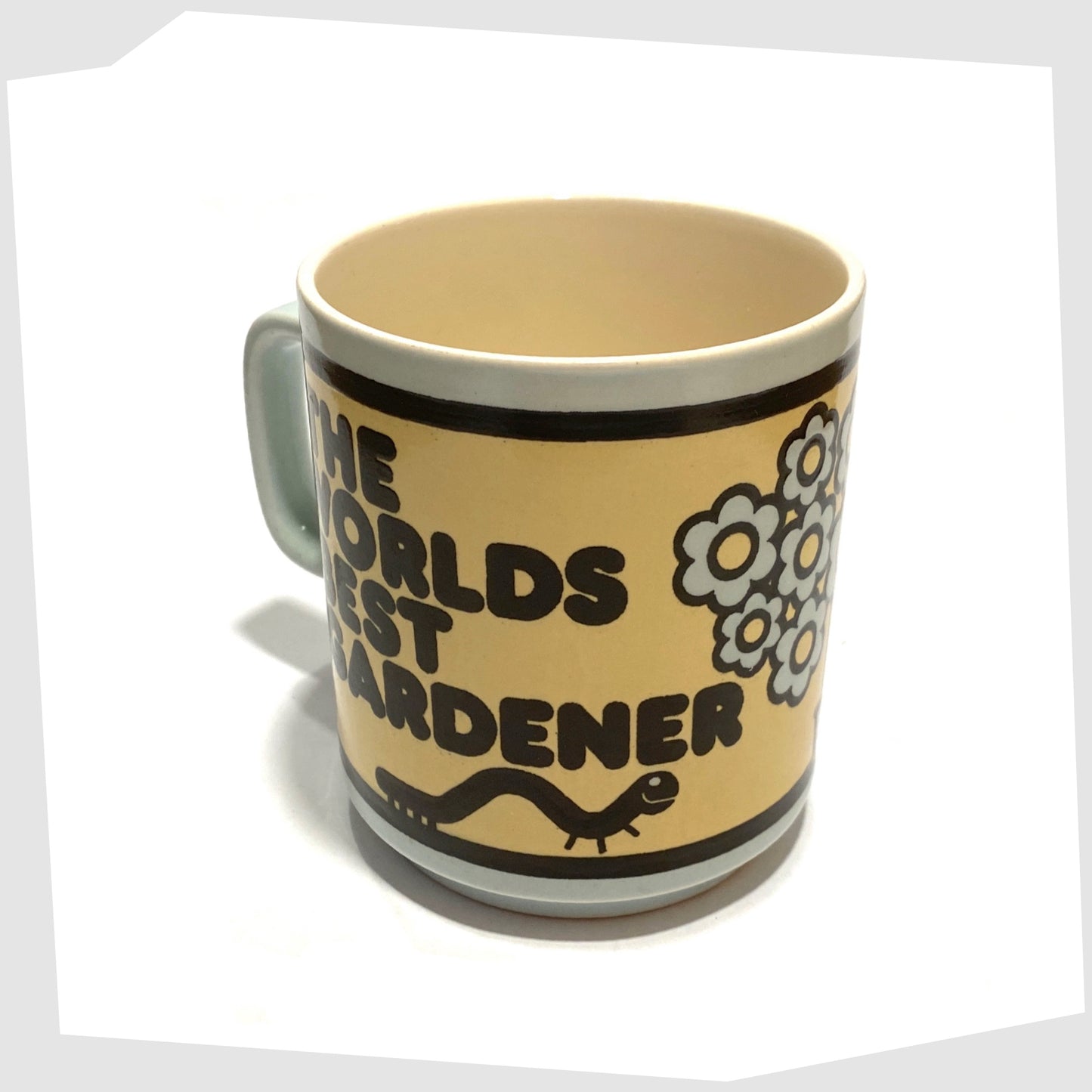 top rim of the vintage Hornsea Pottery The Worlds Best Gardener Mug, featuring a playful illustration of a gardener alongside his wilting plants