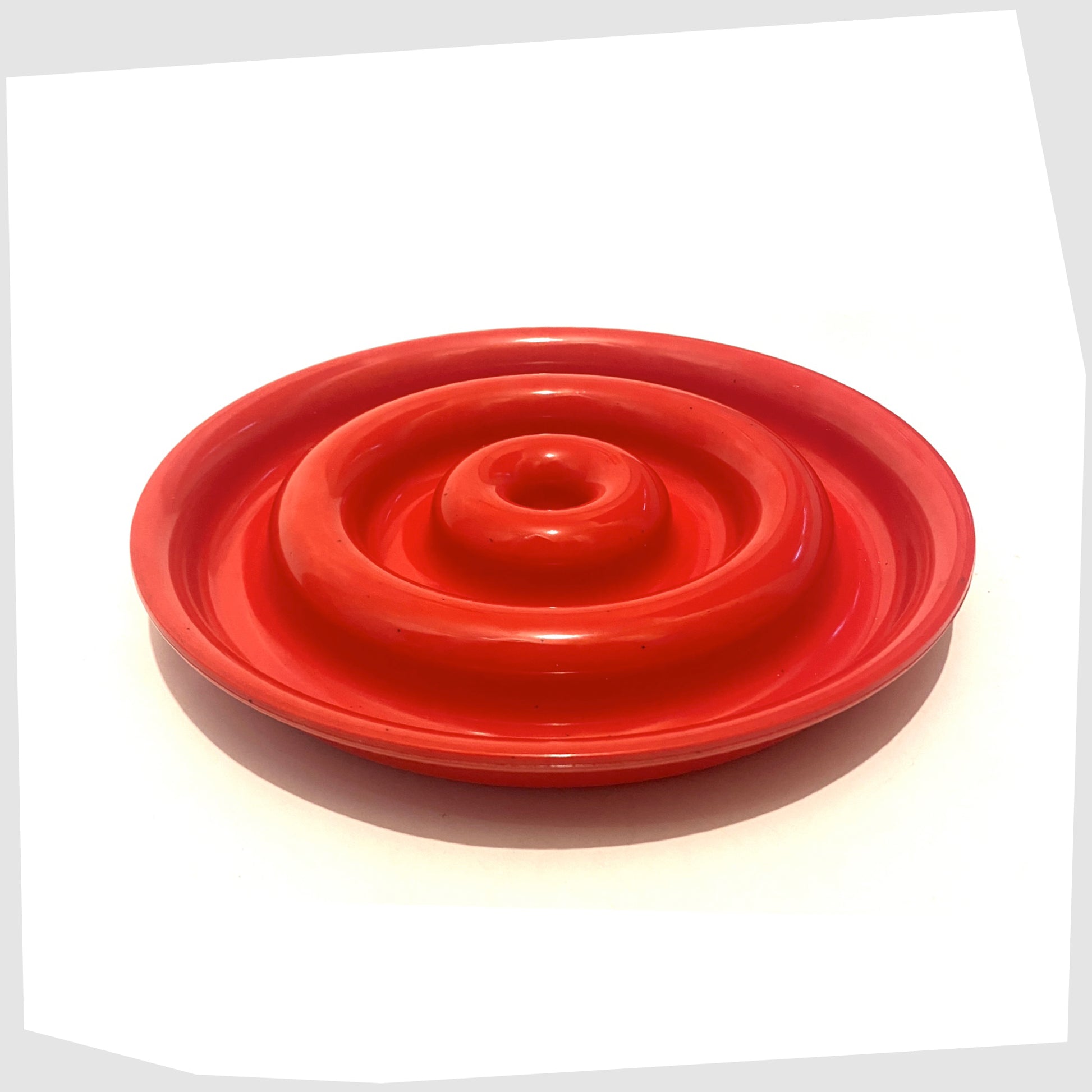 rear-view-of-the-large-kartell-ashtray-in-red