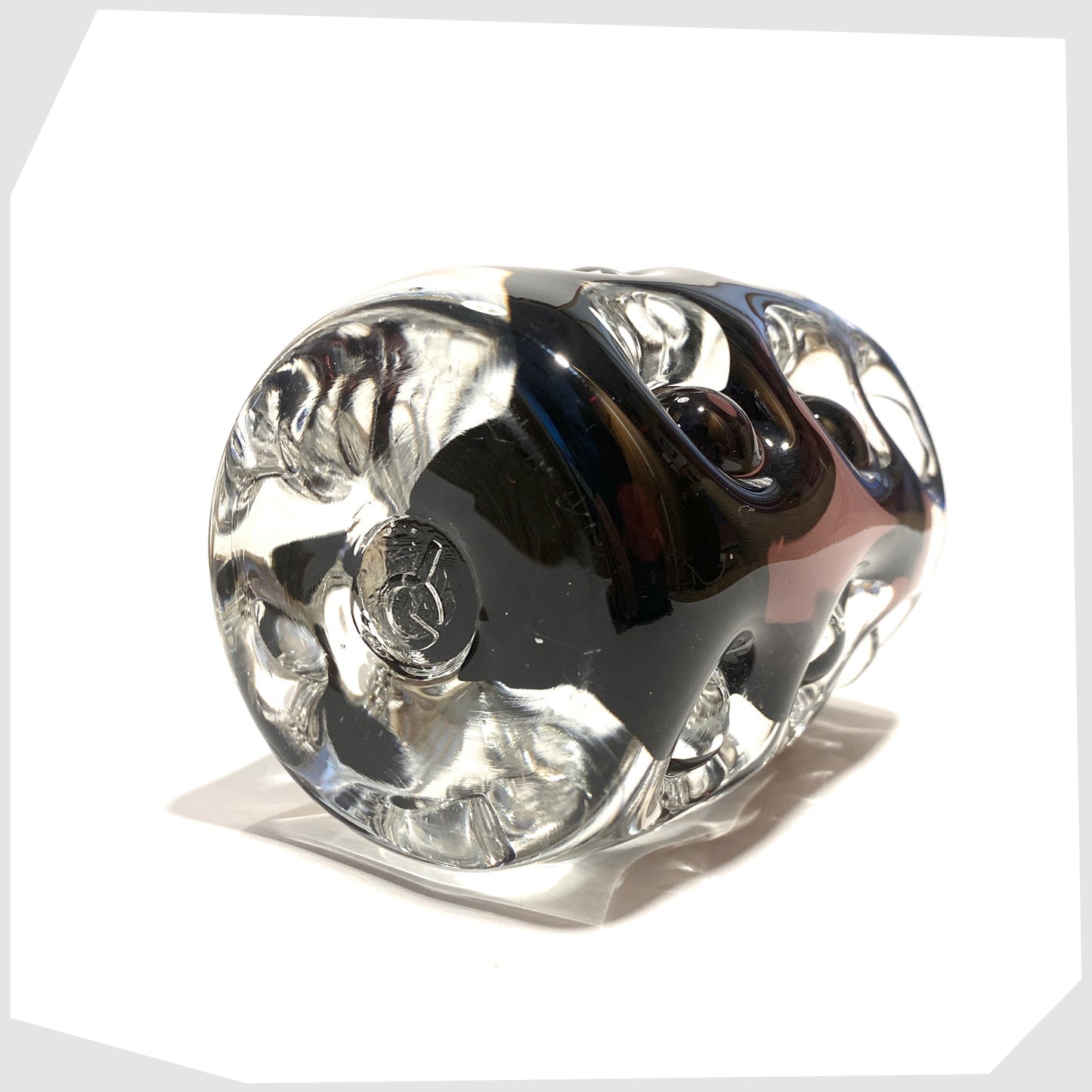 LG mark on the base of theLiskeard Glass Knobbly Vase in cased purple glass