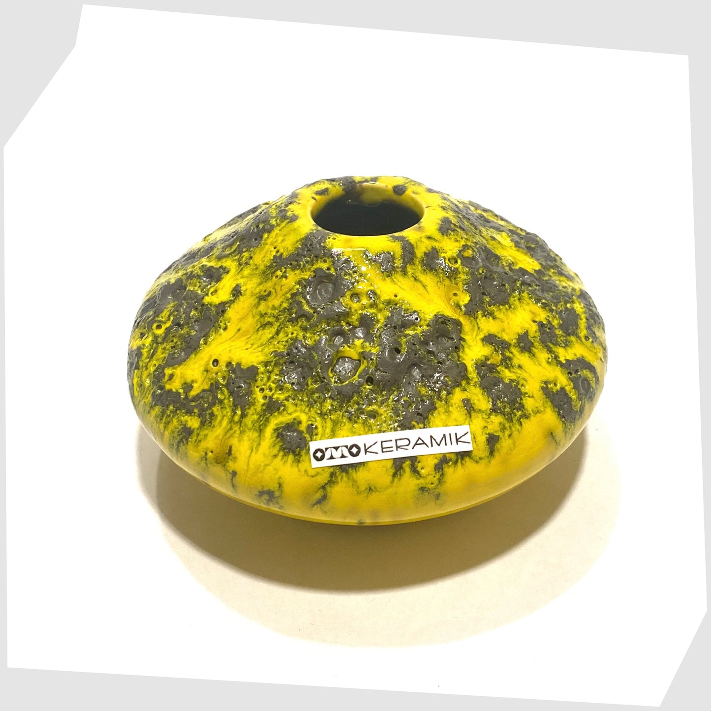 Top rim of the Otto Keramik 203S Vase in Yellow with grey fat lava glaze