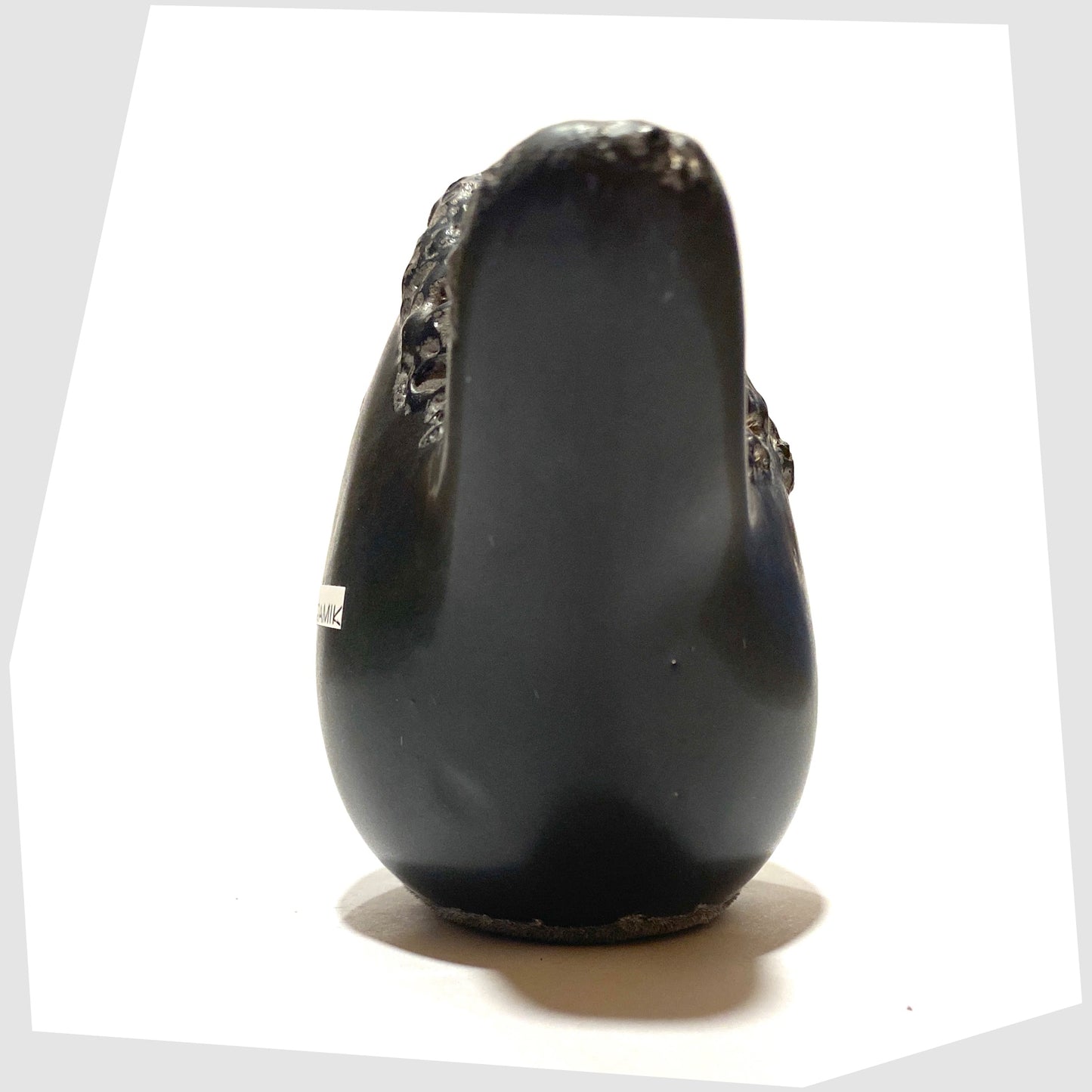 rear of the otto keramik ceramic bird in black fat lava