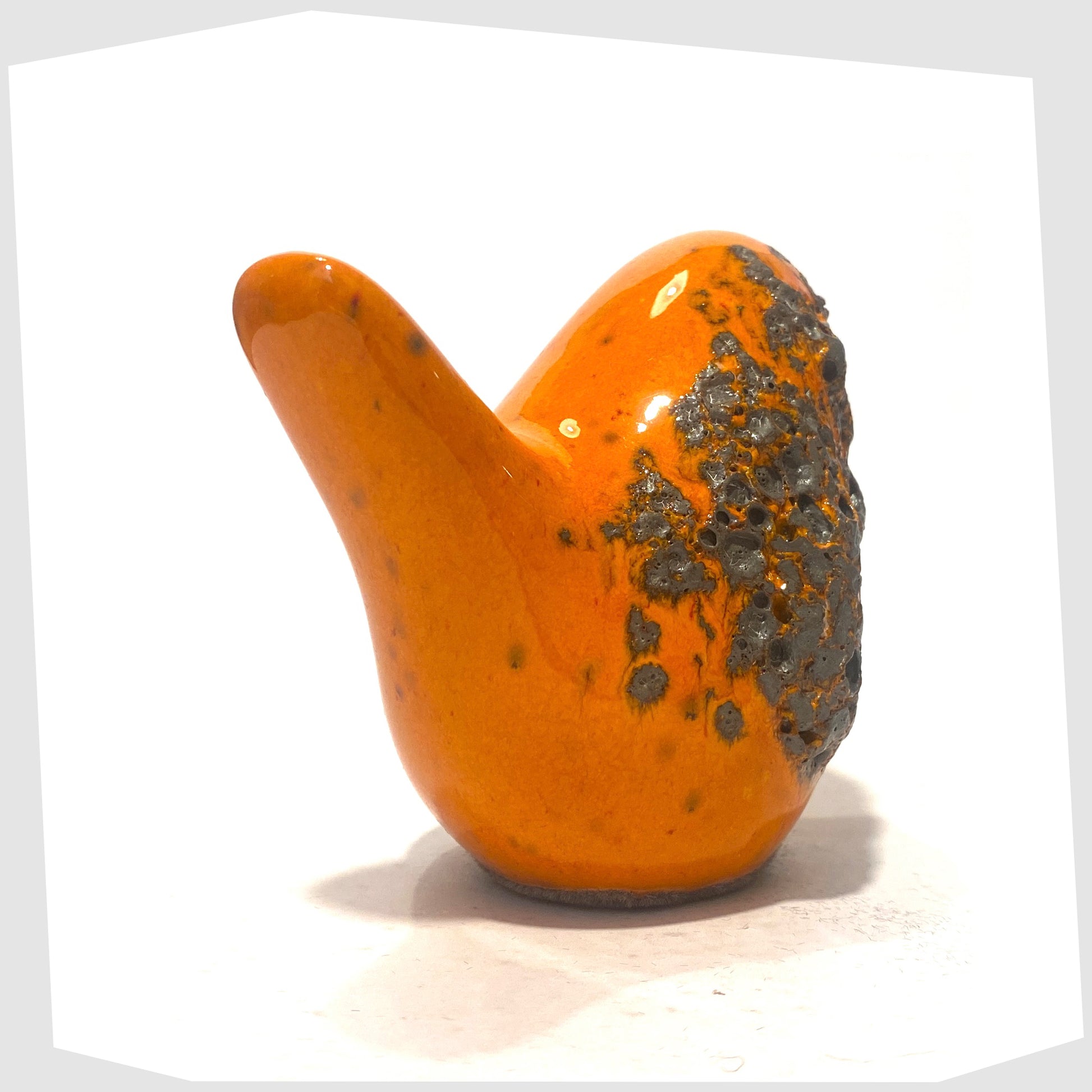 tail of the otto keramik bird in orange with fat lava glaze