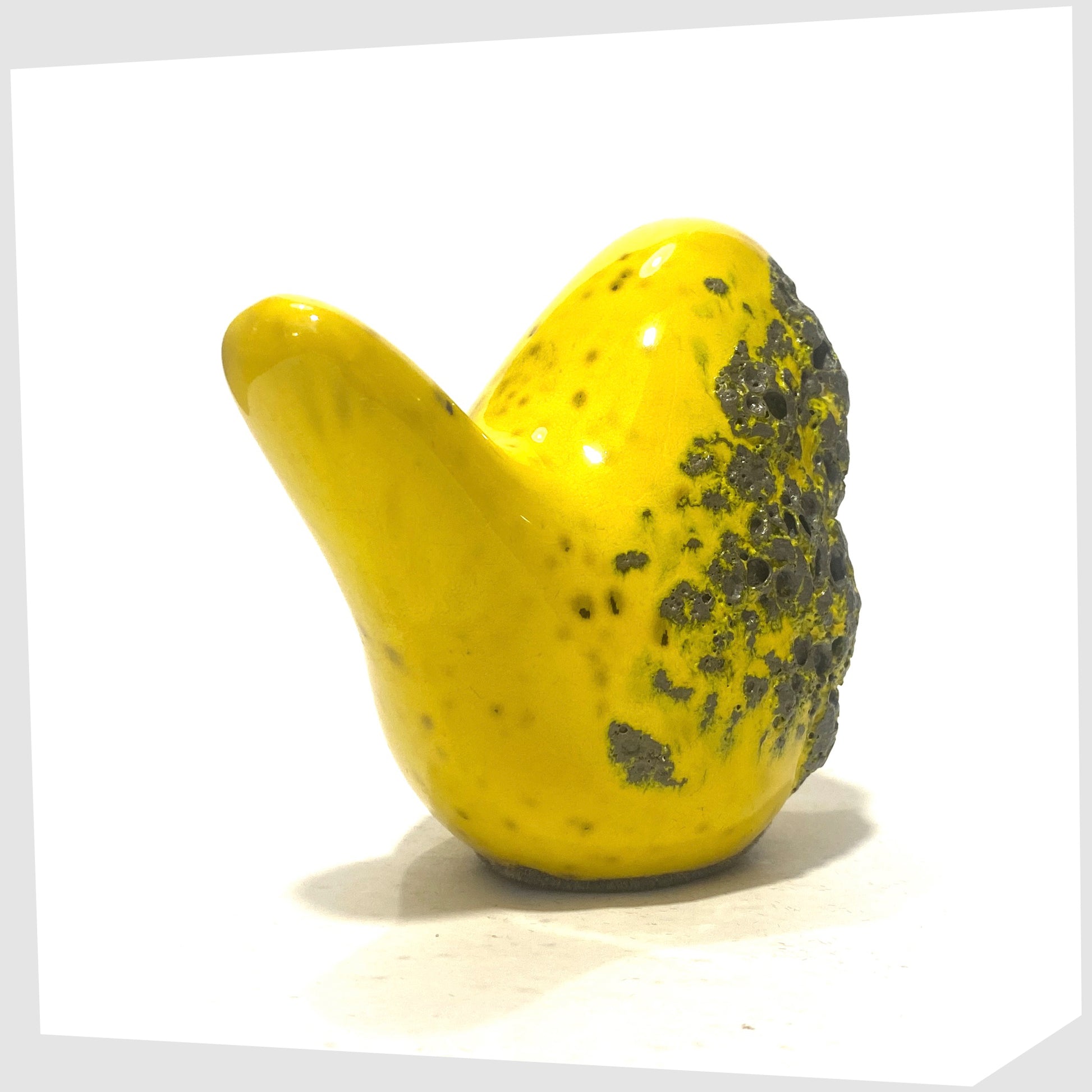 tail of the otto keramik ceramic bird sculpture in yellow with grey fat lava glaze