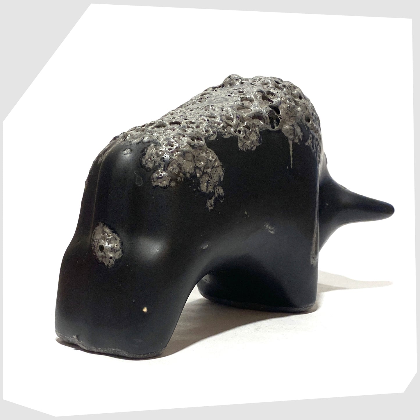 rear of the otto keramik bull in matte black with a textured band of fat lava glaze