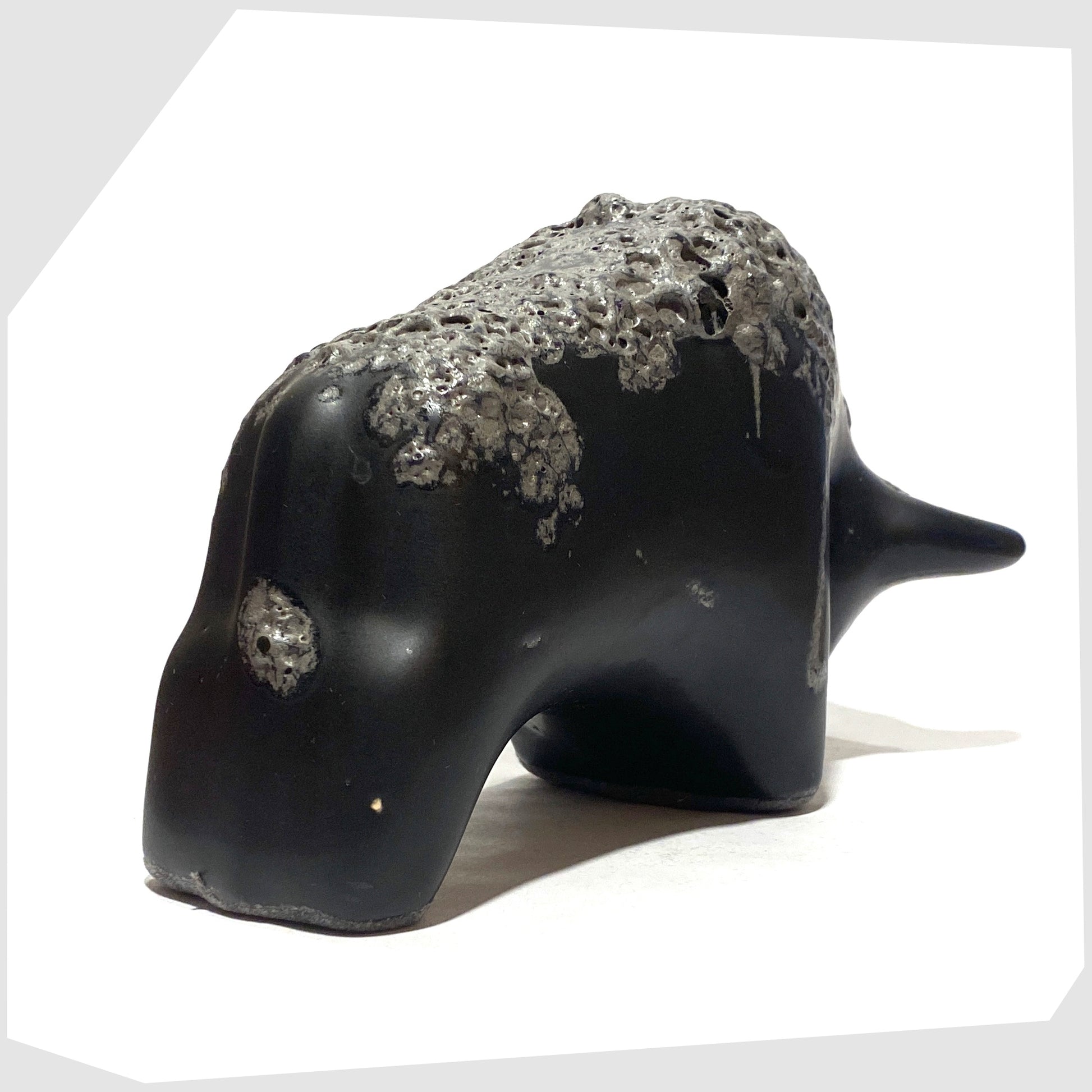 rear of the otto keramik bull in matte black with a textured band of fat lava glaze