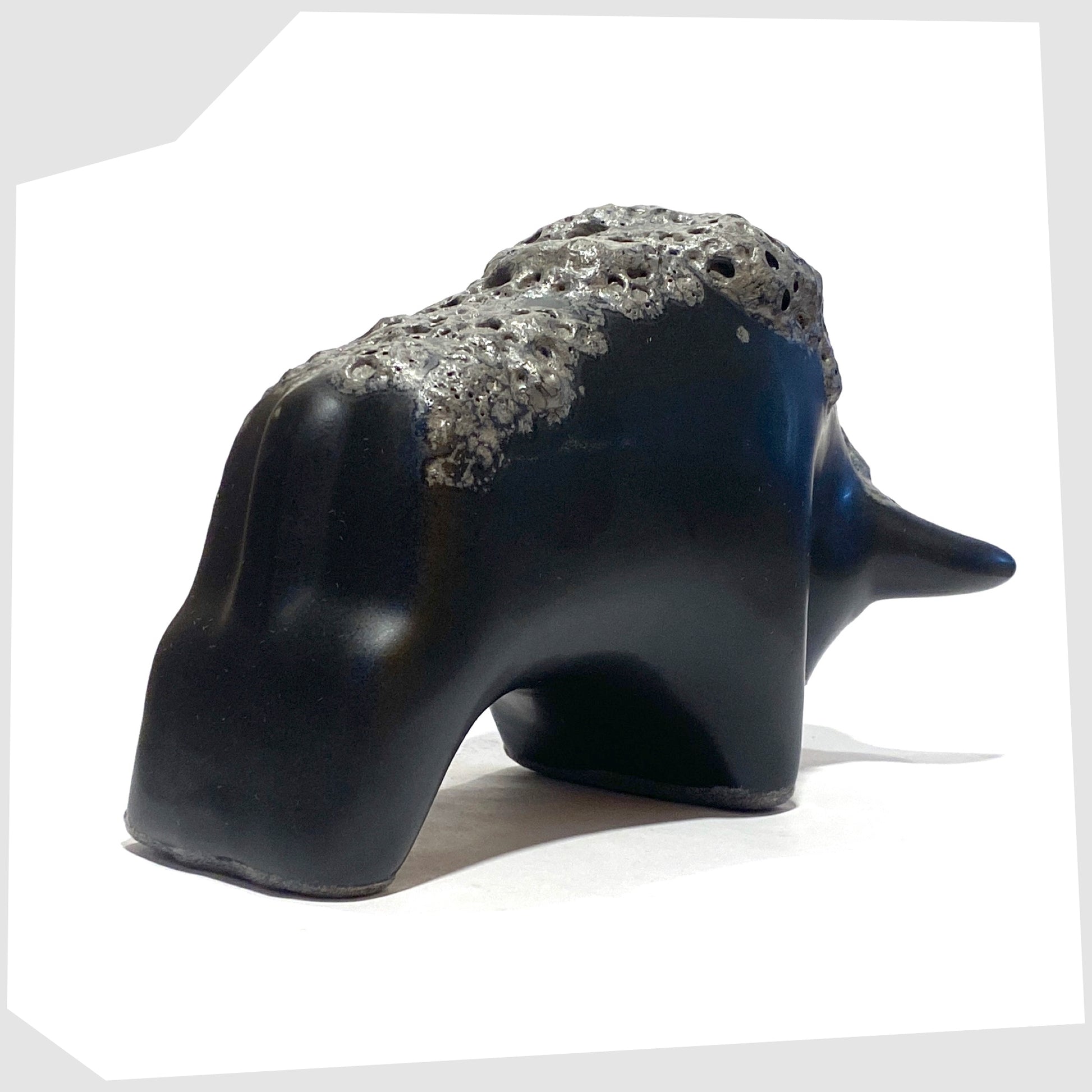 rear of the otto keramik bull in matte black with a textured band of fat lava glaze