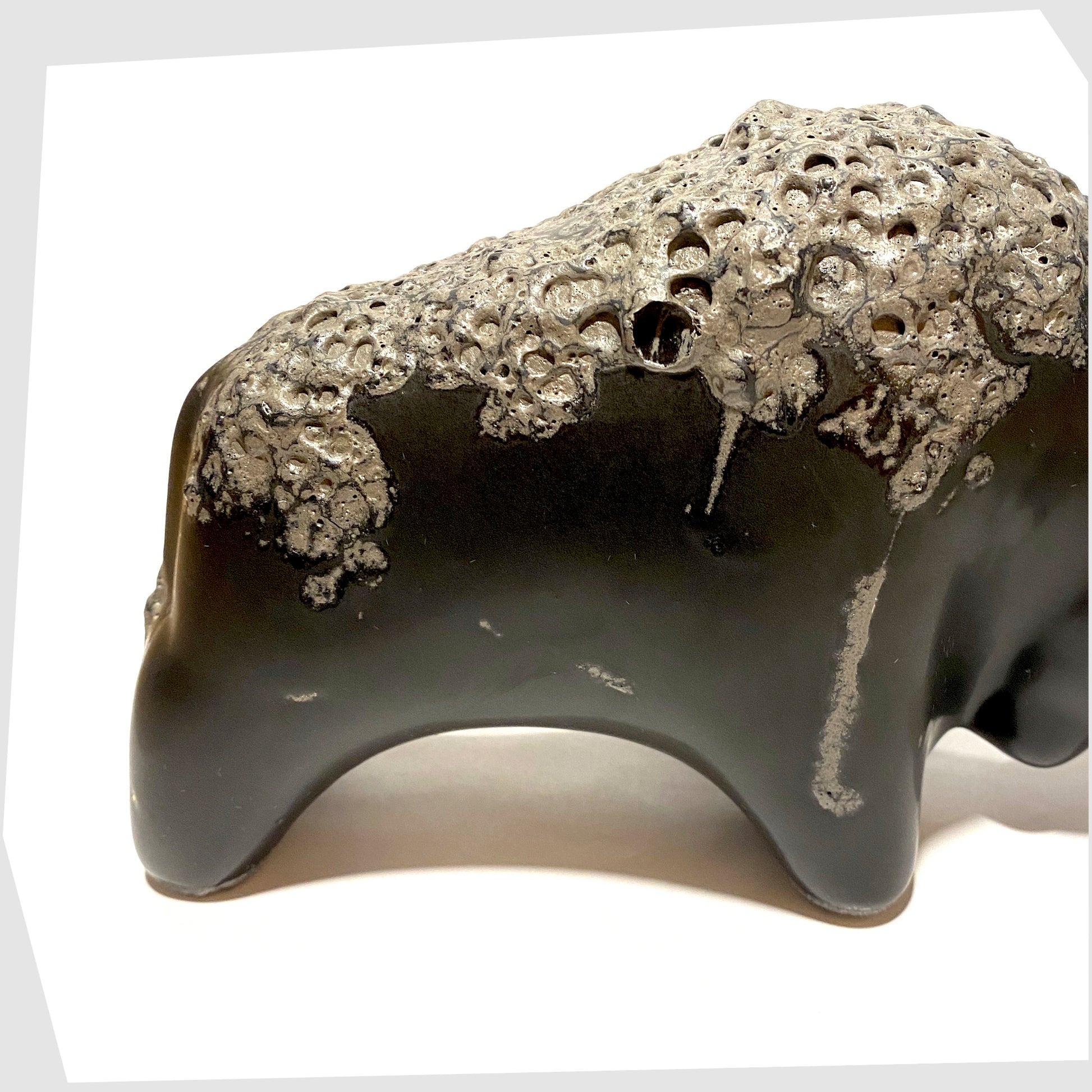 close up of the otto keramik bull in matte black with a textured band of fat lava glaze