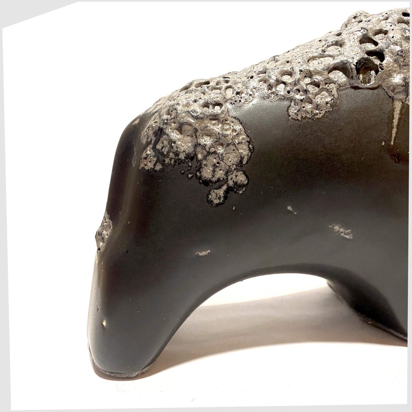 back of the otto keramik bull in matte black with a textured band of fat lava glaze