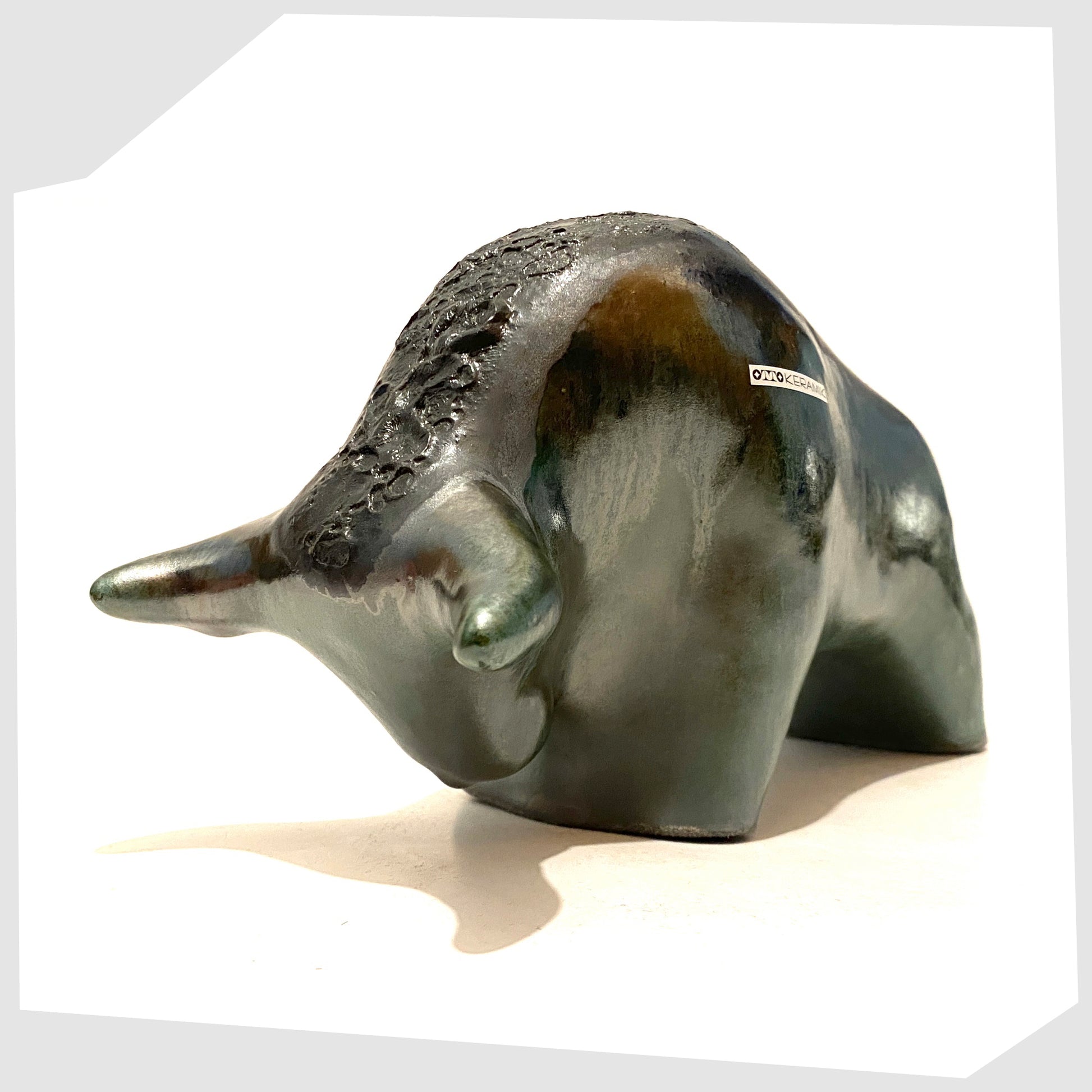 otto-keramik-bull-in-sea-green-fat-lava-malta-glaze