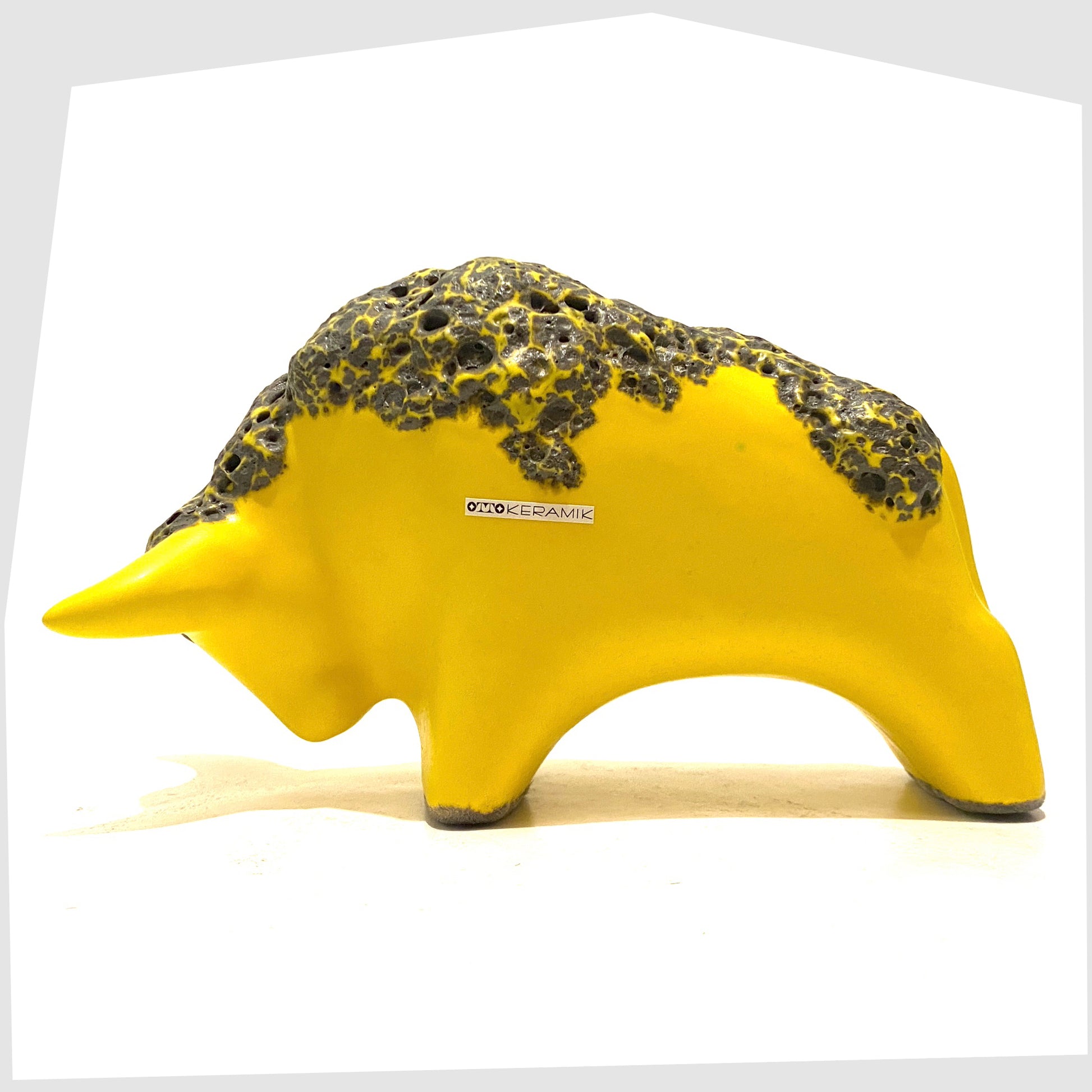 otto-keramik-bull-in-matte-yellow-glaze-with-fat-lava-glazing