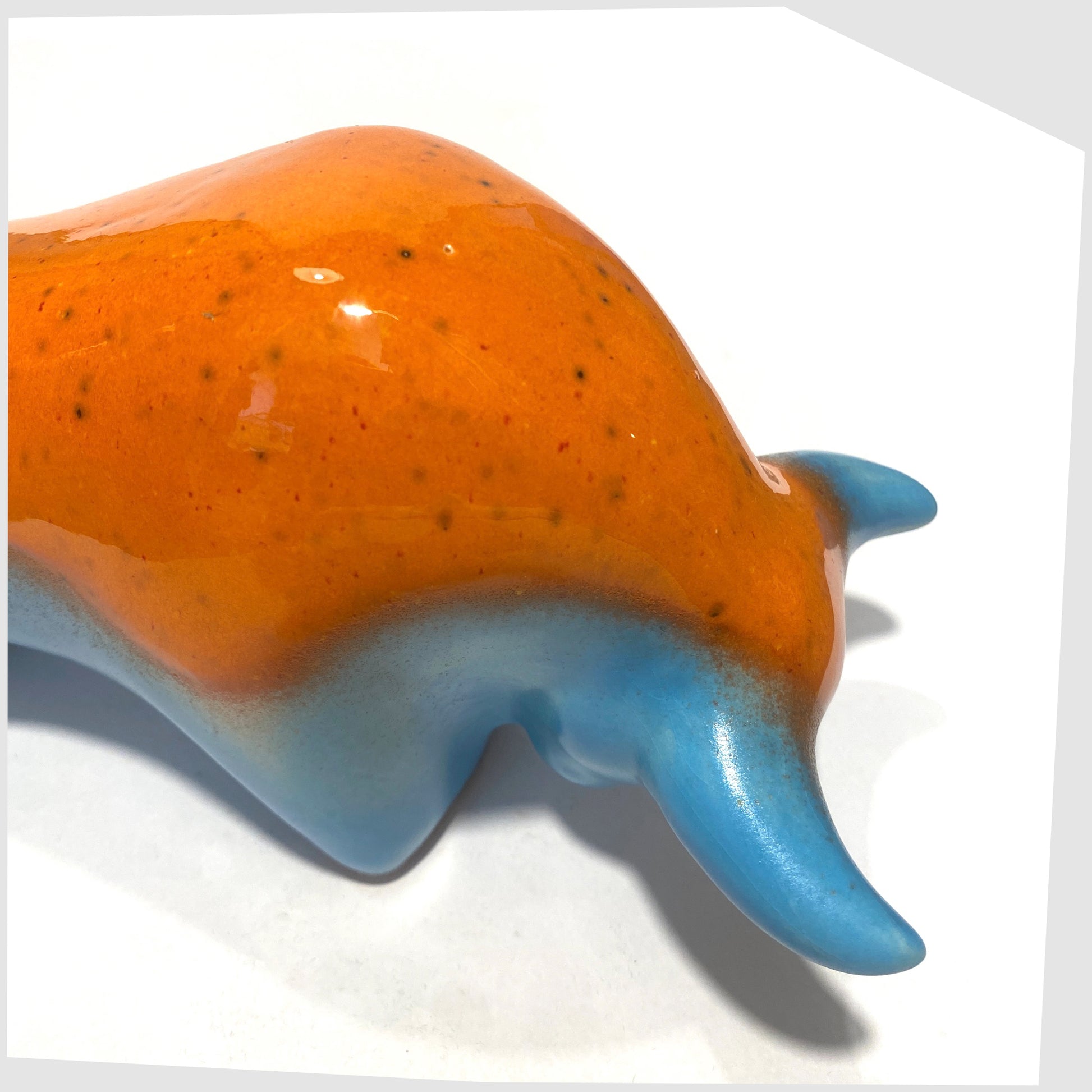 top of the orange over blue otto keramik bull