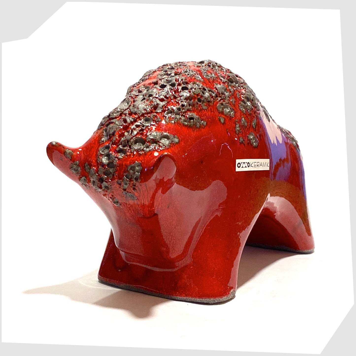 front horns of the large large otto keramik ceramic bull-shaped ornament in volcanic red fat lava glaze