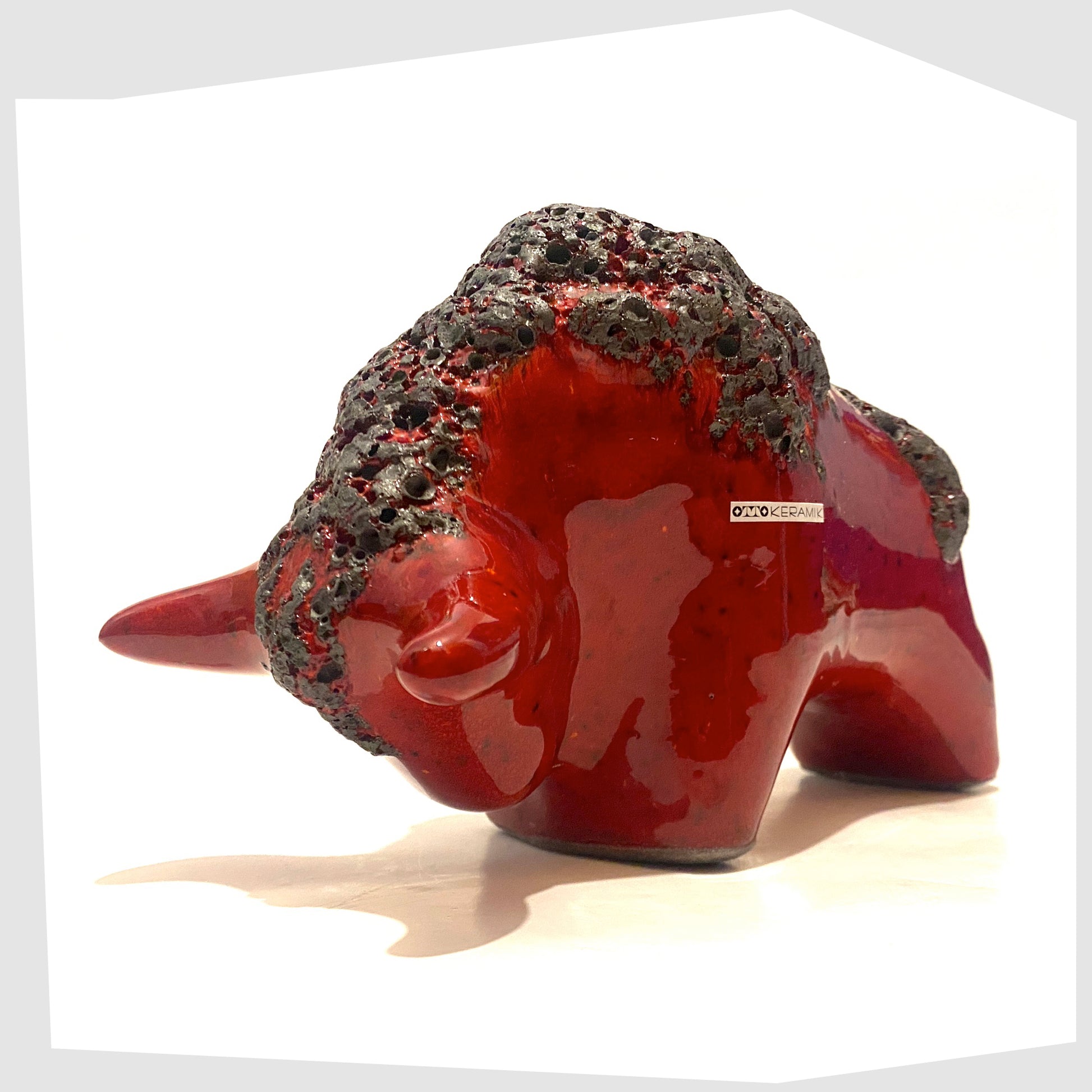 otto-keramik-ceramic-bull-oranment-in-red-fat-lava