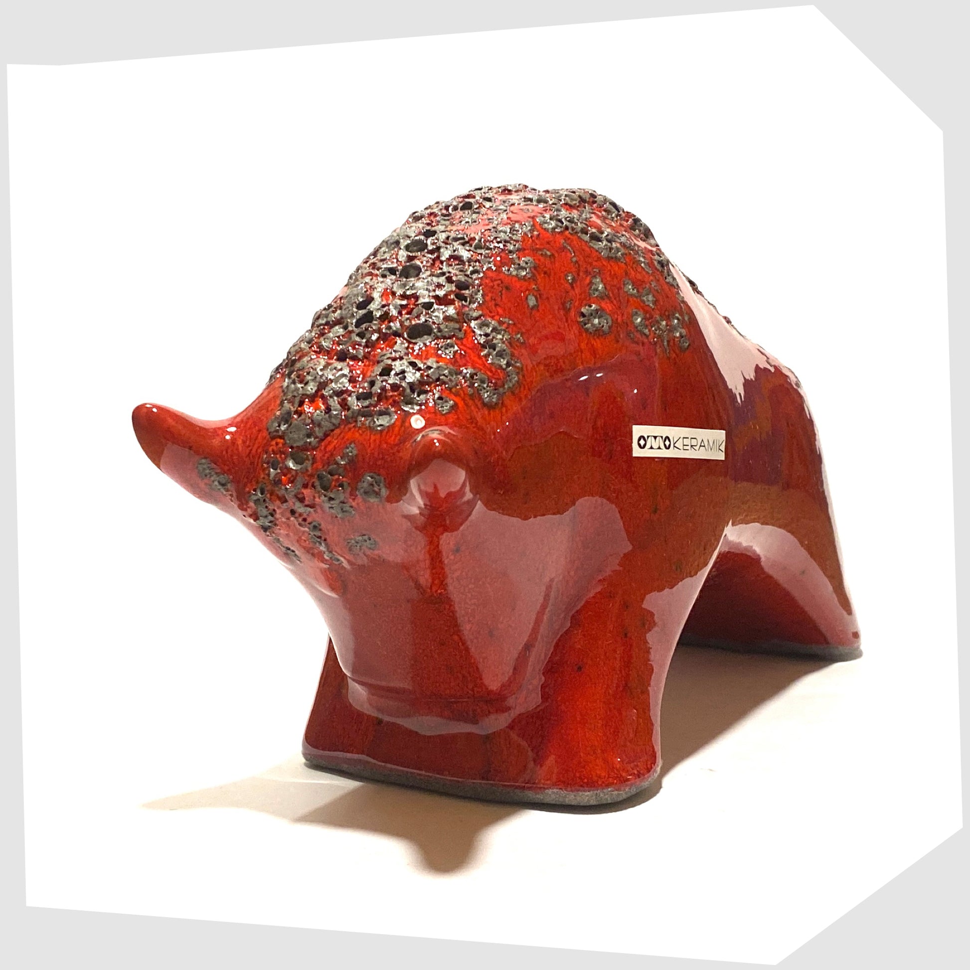 front horns of the large large otto keramik ceramic bull-shaped ornament in volcanic red fat lava glaze