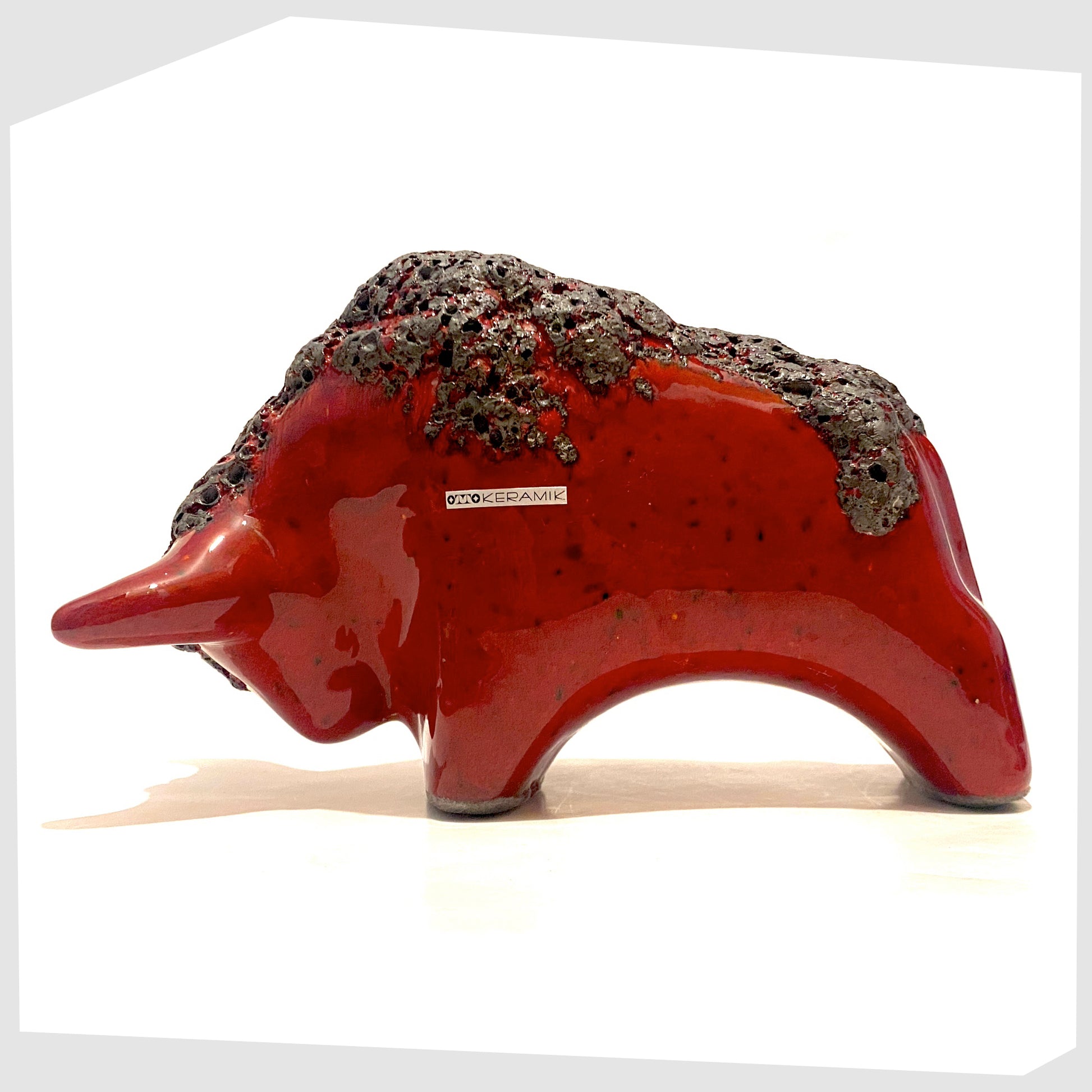 otto-keramik-bull-in-red-fat-lava-glaze