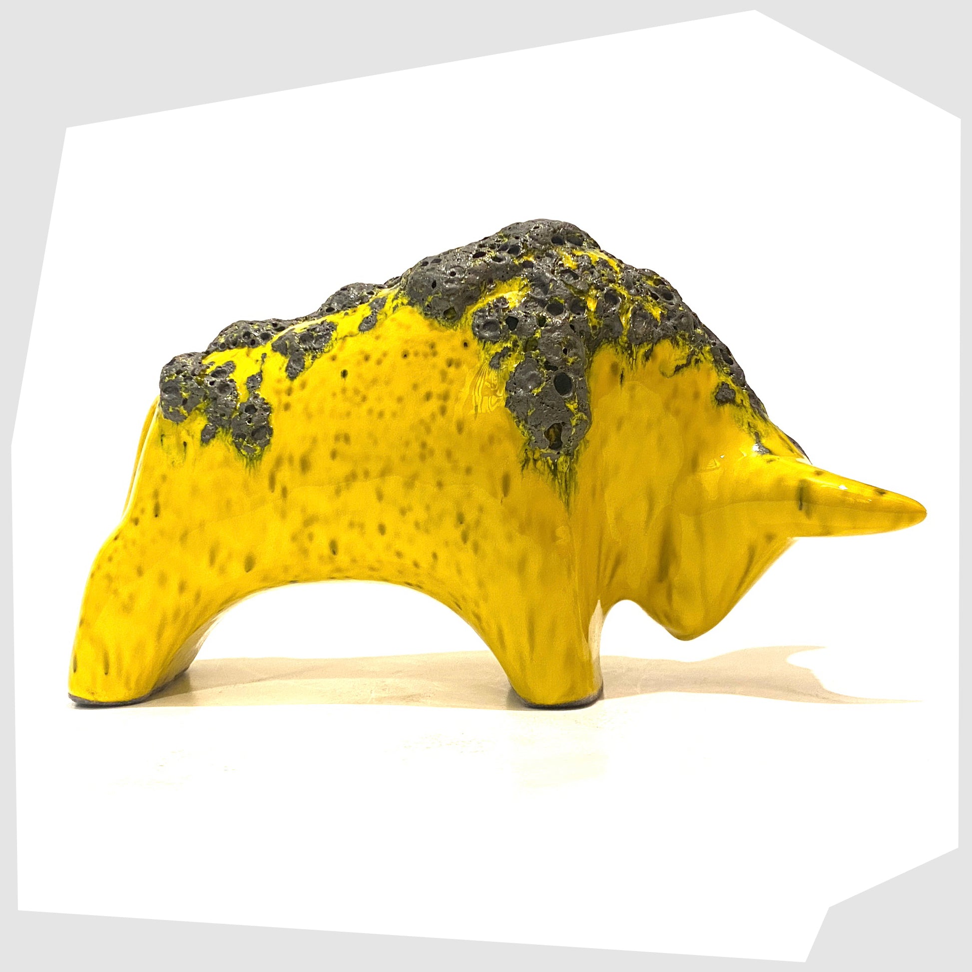 otto-keramik-bull-in-yellow-fat-lava-glazing