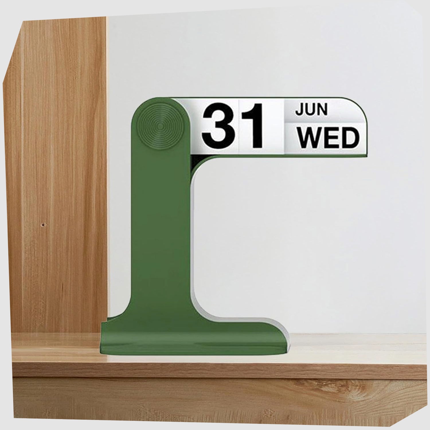 retro-style-flip-desk-calendar-in-forest-0green
