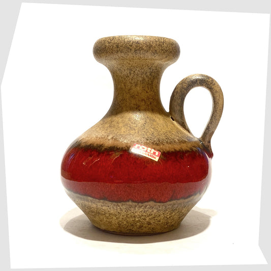 roth keramik vase with curved handle with a central stripe of volcanic red glaze