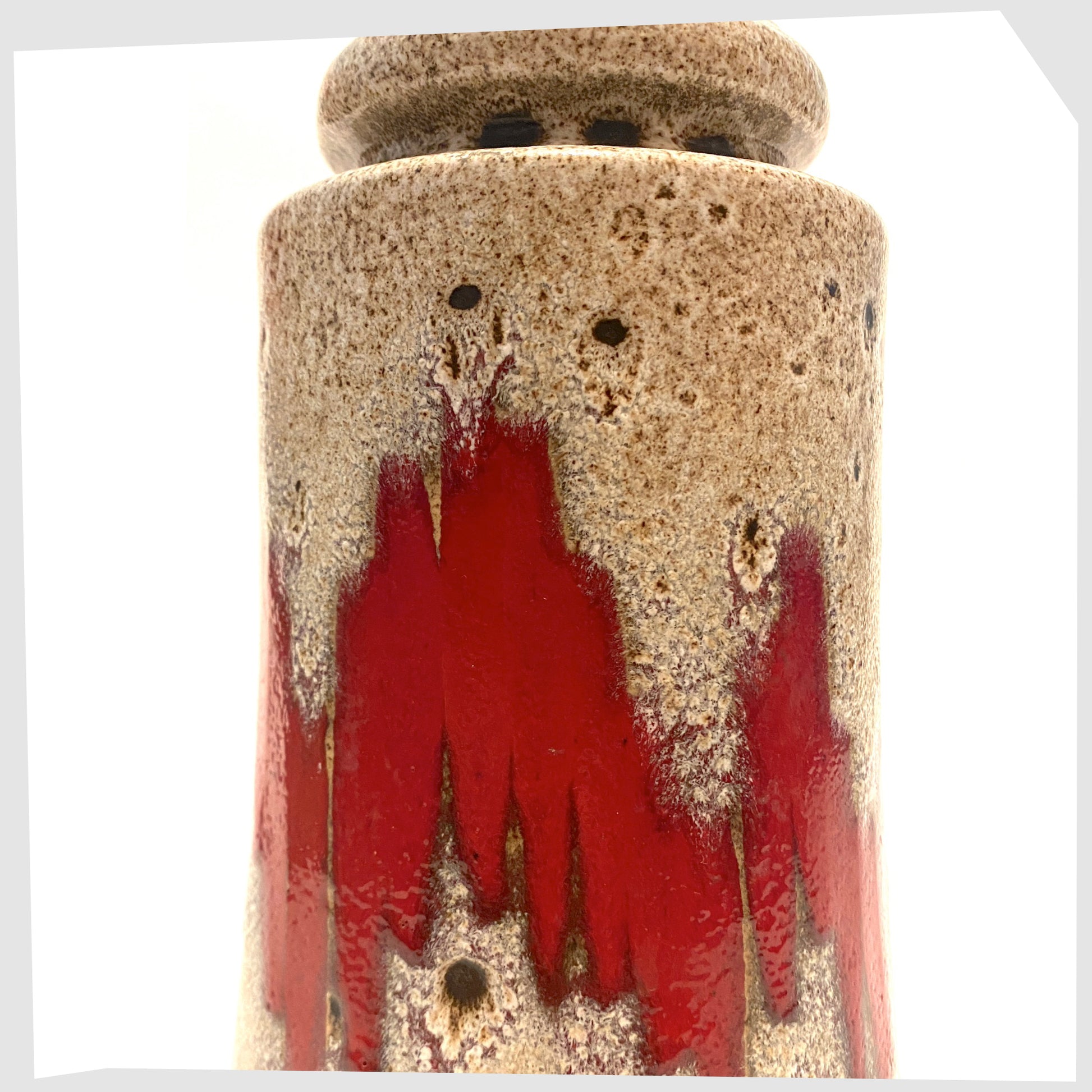 bright-red-lora-glazing-on-the-scheurich-keramik-549-21-vase