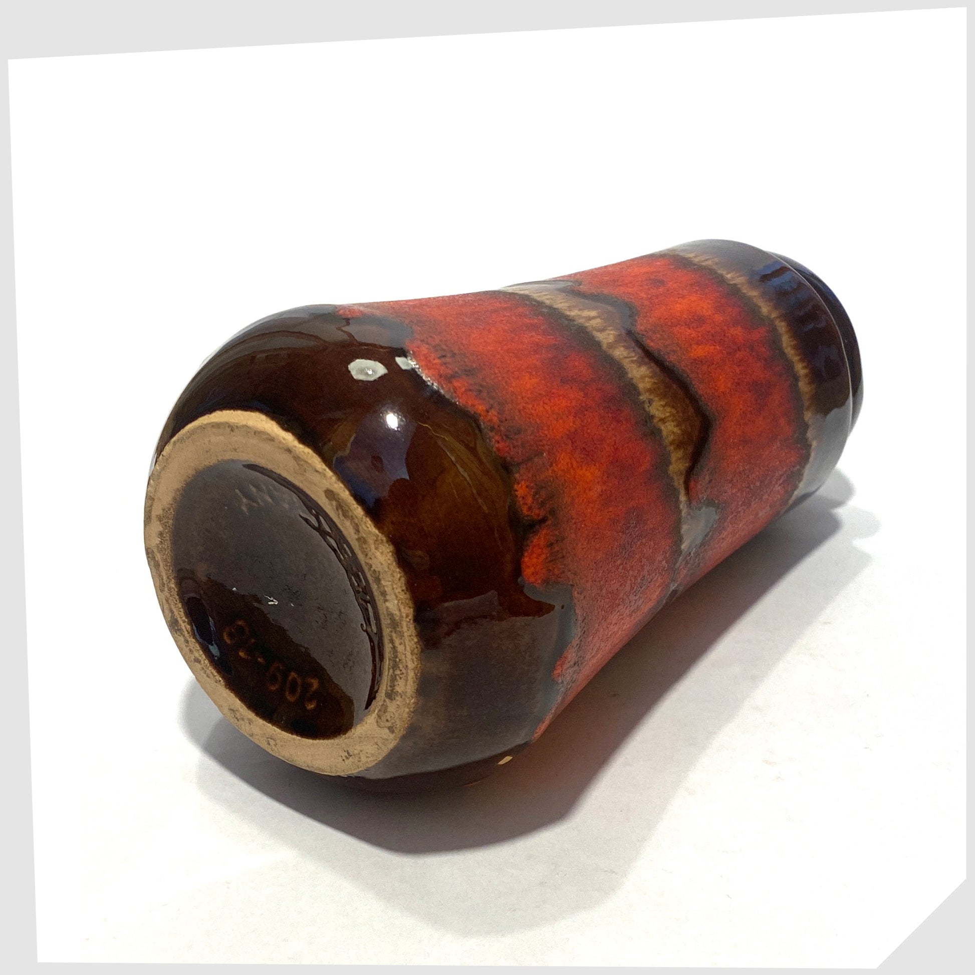 base of the Scheurich Keramik 209-18 Vase with red fat lava drip glaze