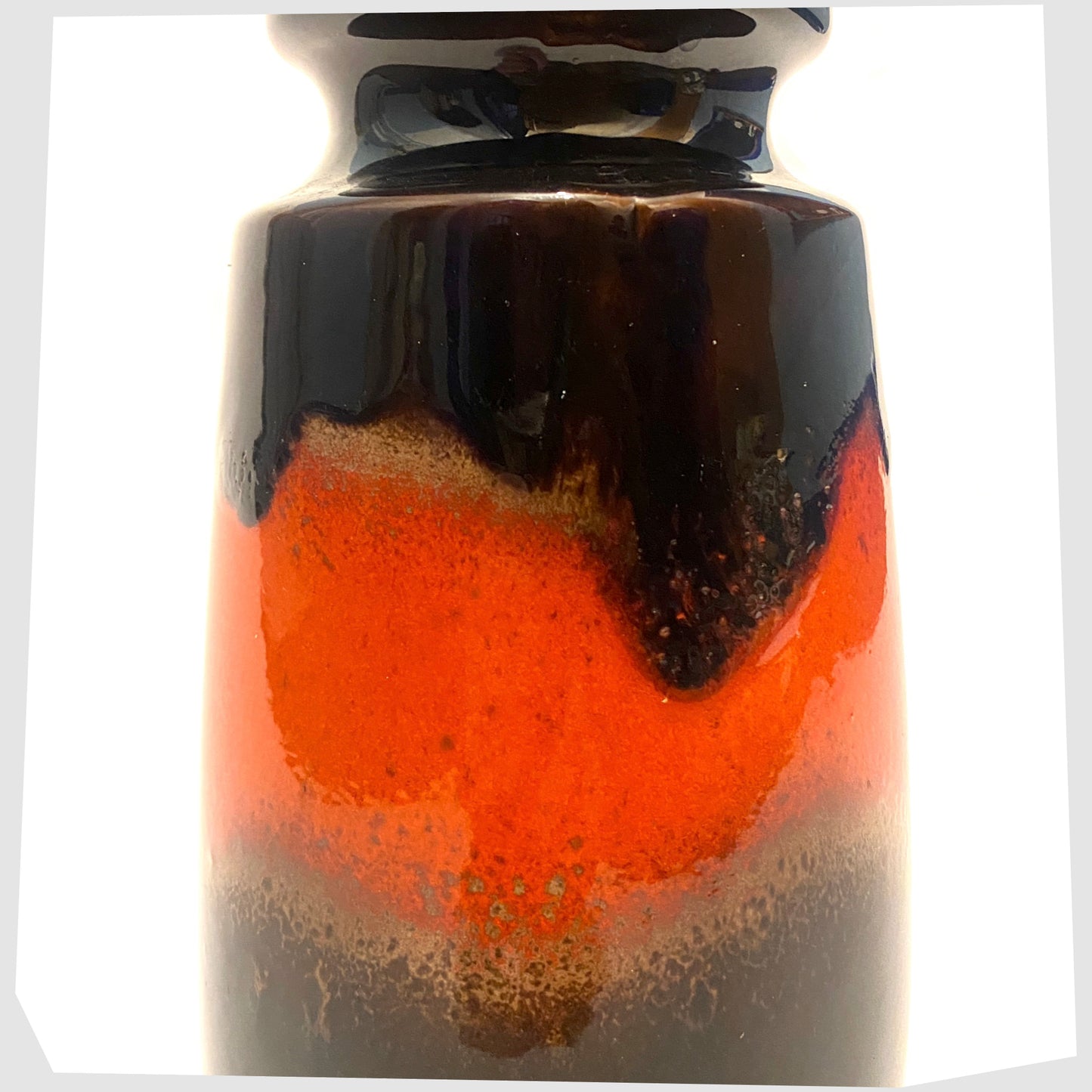 black-brown-and-volcanic-red-glazing-bands-on-the-scheurich-keramik-242-22-vase