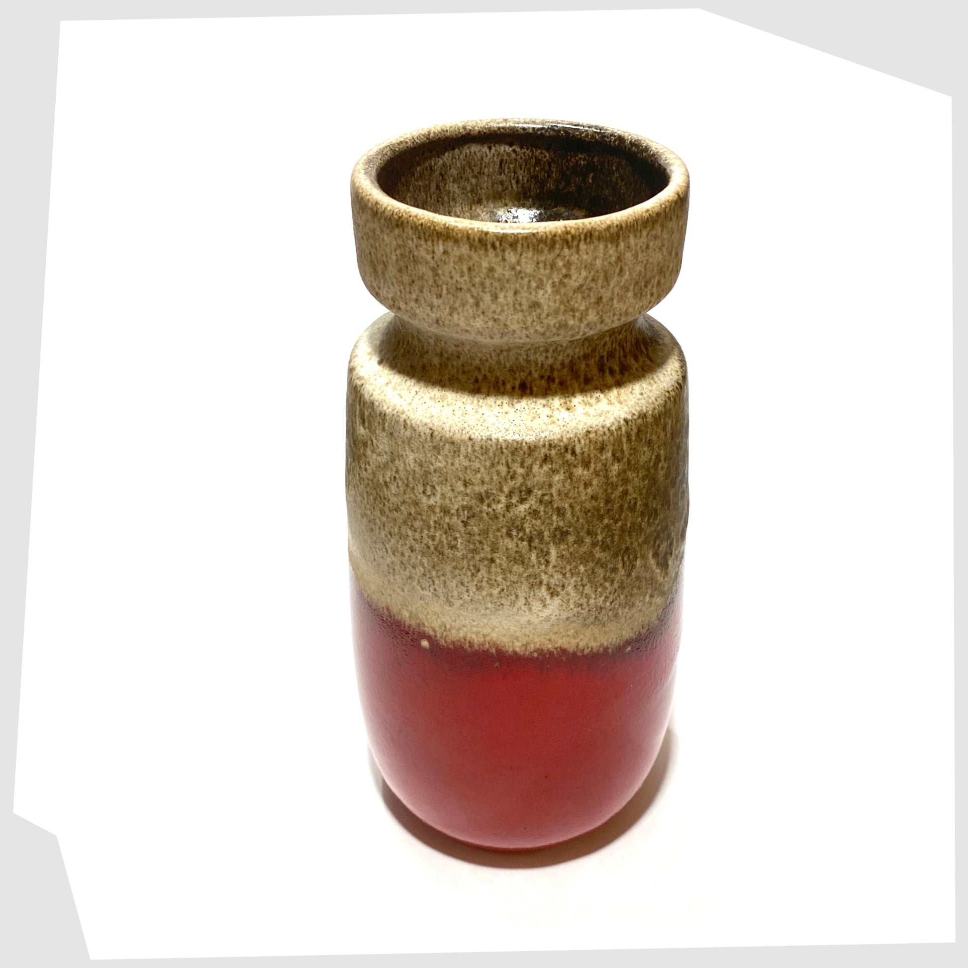 top rim of the scheurich keramik 242-22 vase in fat lava glaze with gloss red base section