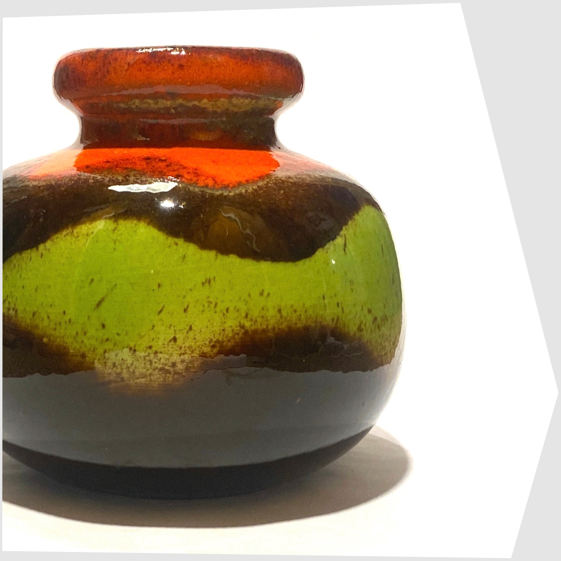 close up of the scheurich keramik 284-15 Vase with waving bands of green and red glaze