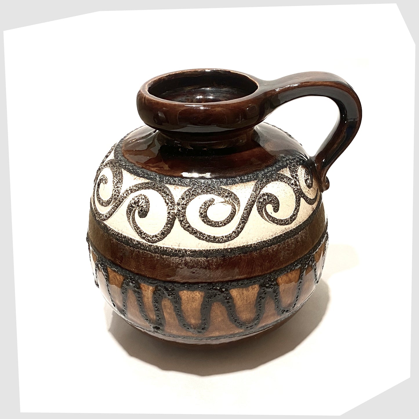 top rim of the ball-shaped scheurich keramik 484-21 vase in chestnut brown with white and amber bands of fat lava patterns