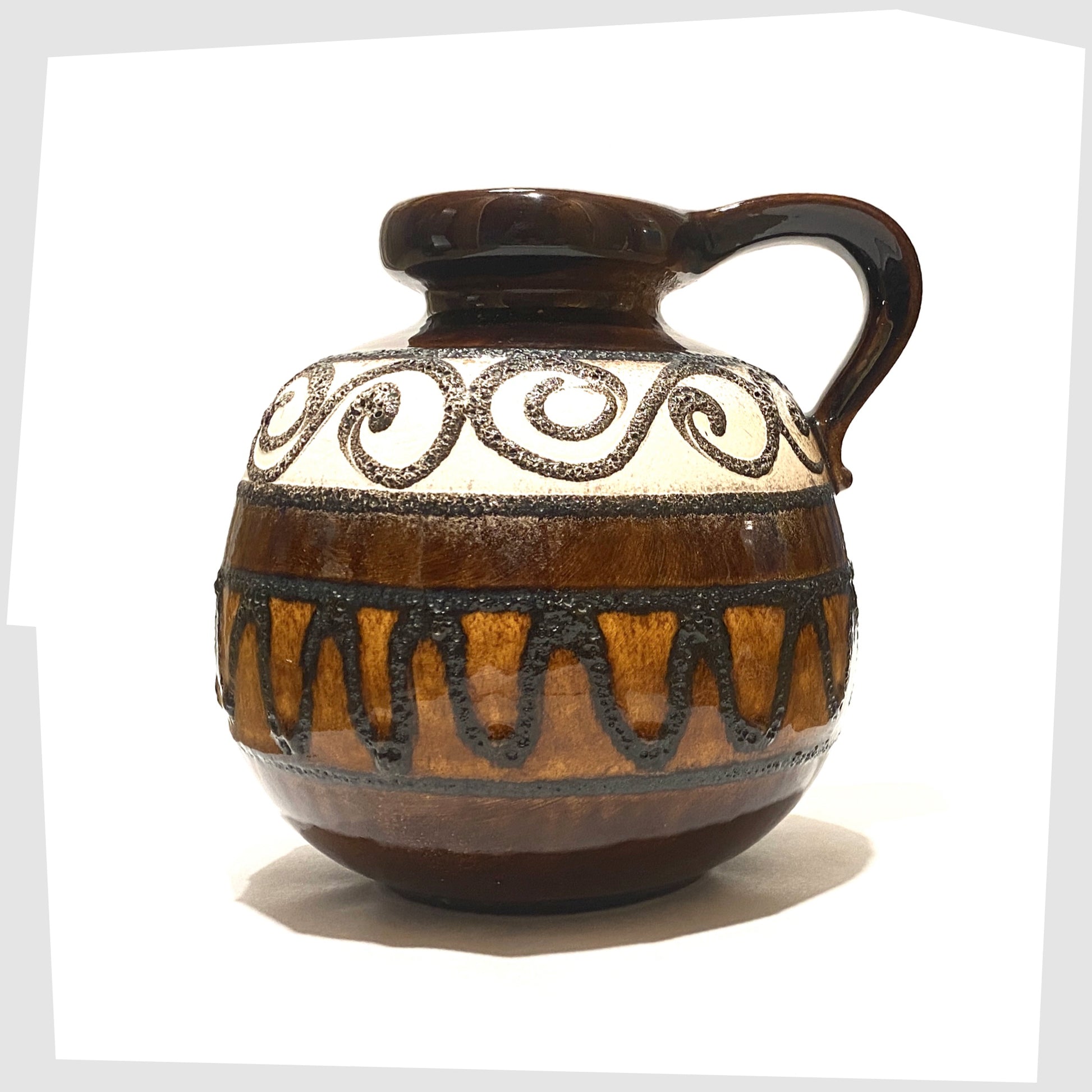 round scheurich keramik 484-21 vase with handle  in chestnut brown with white and amber bands of fat lava patterns