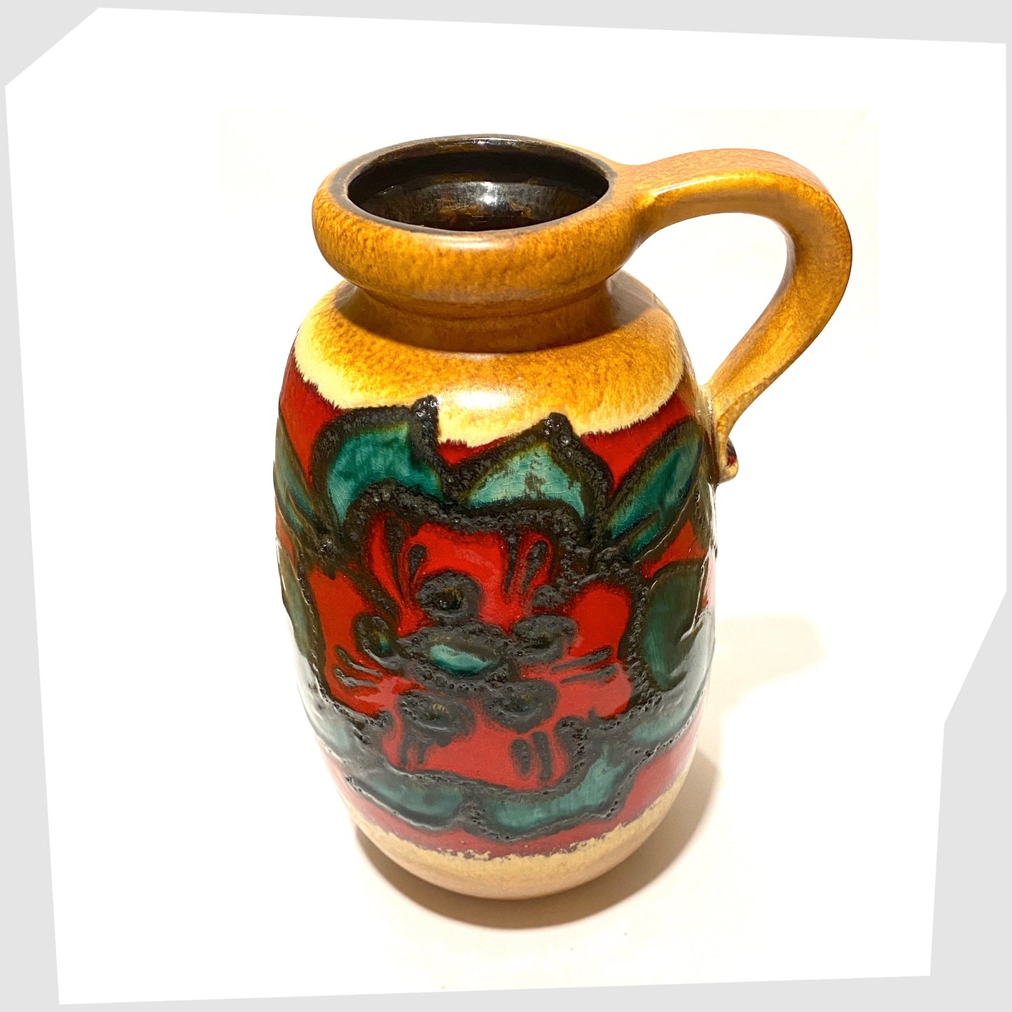 top rim of the scheurich keramik 484-27 vase with handle with red flower design